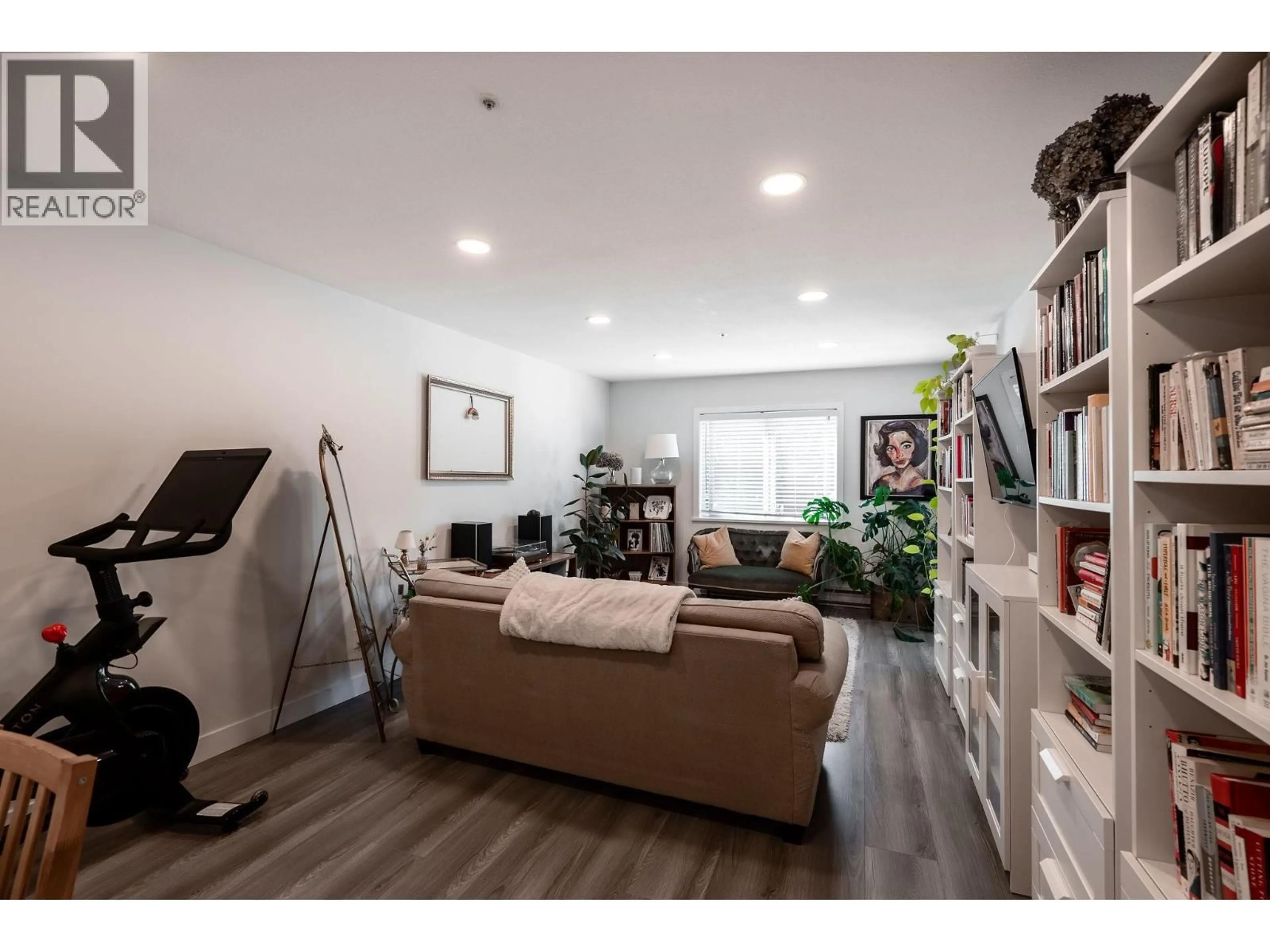 Living room with furniture, wood/laminate floor for 203 - 1615 FRANCES STREET, Vancouver British Columbia V5L1Z3