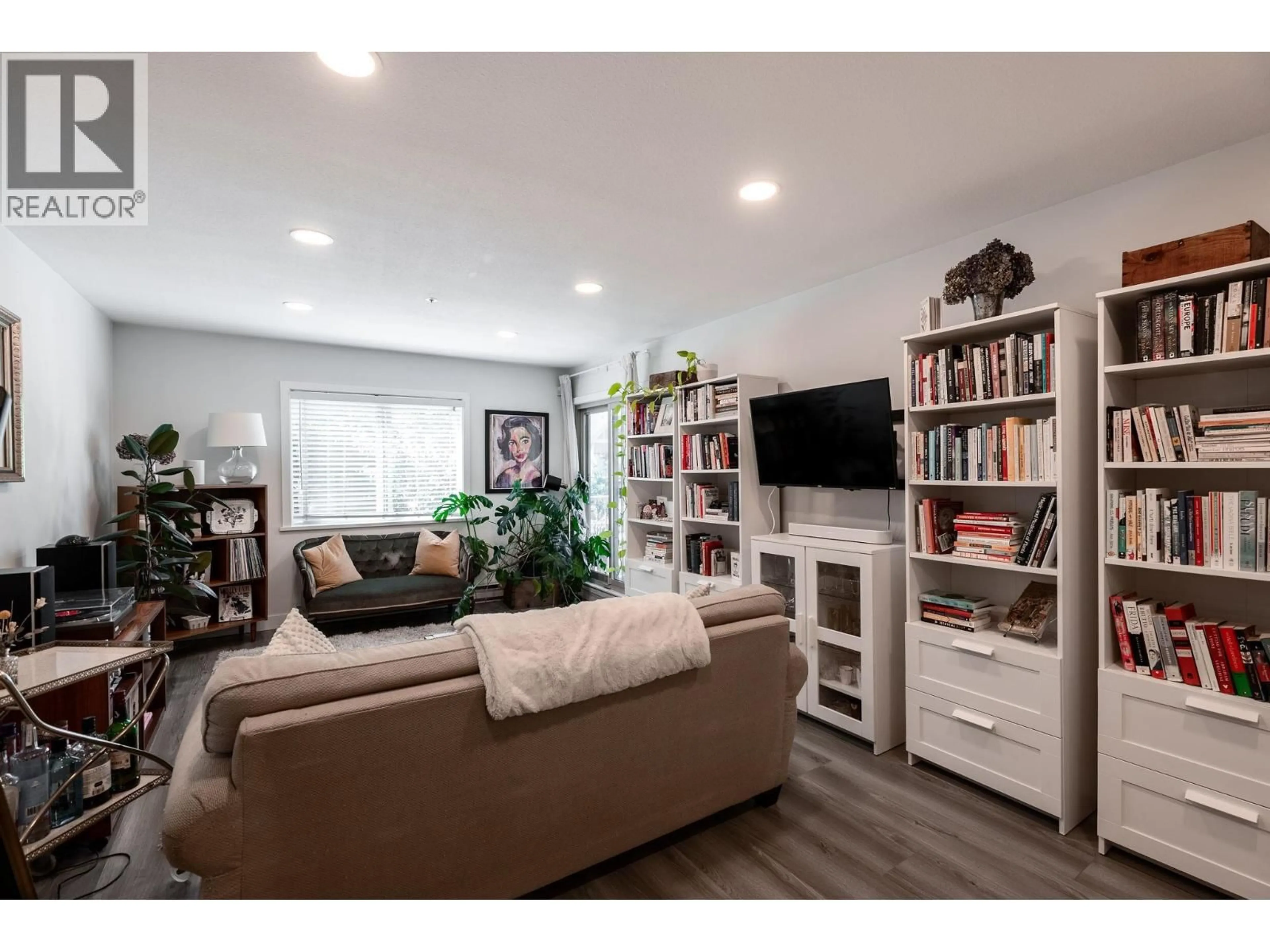Living room with furniture, wood/laminate floor for 203 - 1615 FRANCES STREET, Vancouver British Columbia V5L1Z3