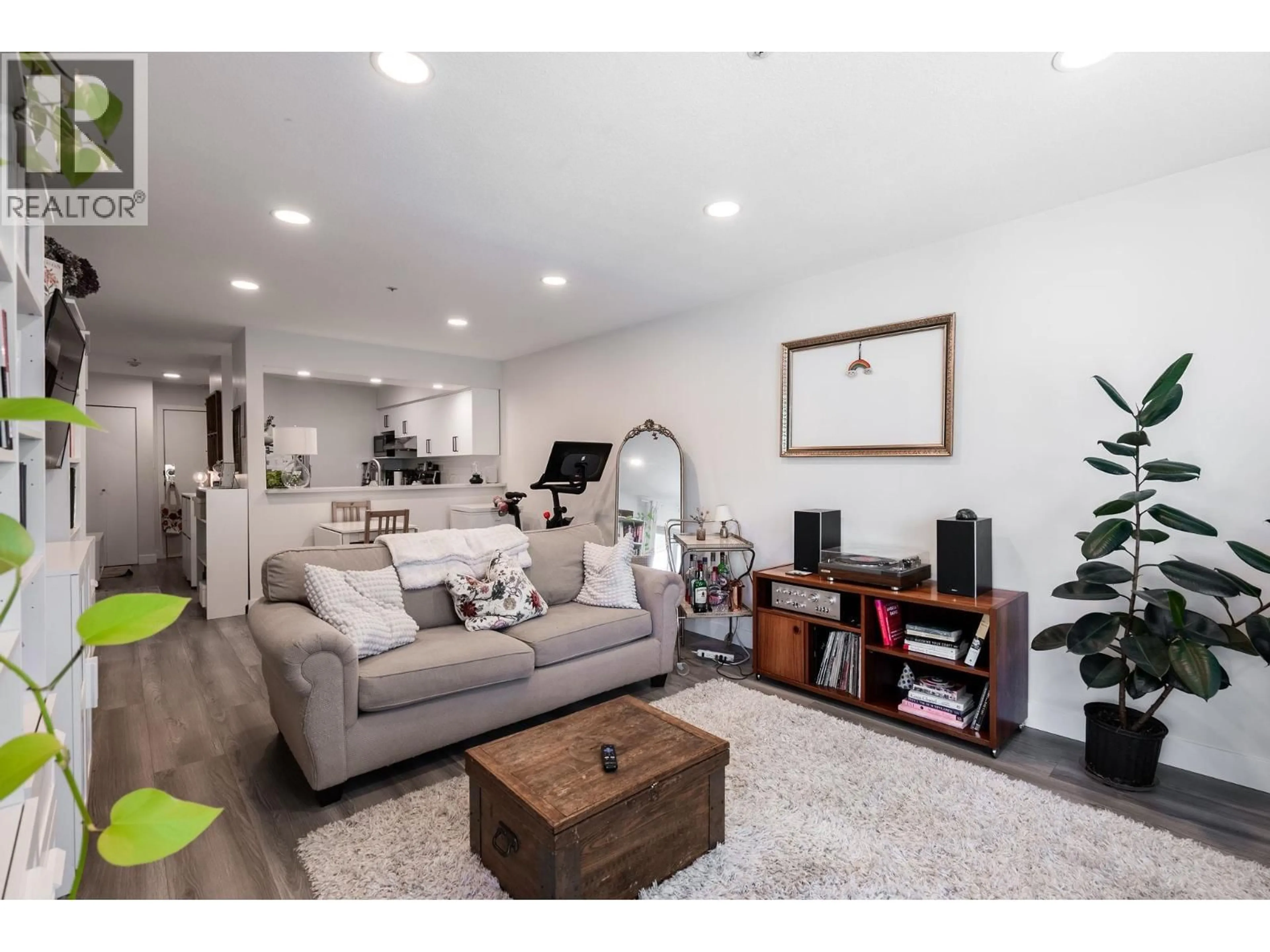 Living room with furniture, unknown for 203 - 1615 FRANCES STREET, Vancouver British Columbia V5L1Z3