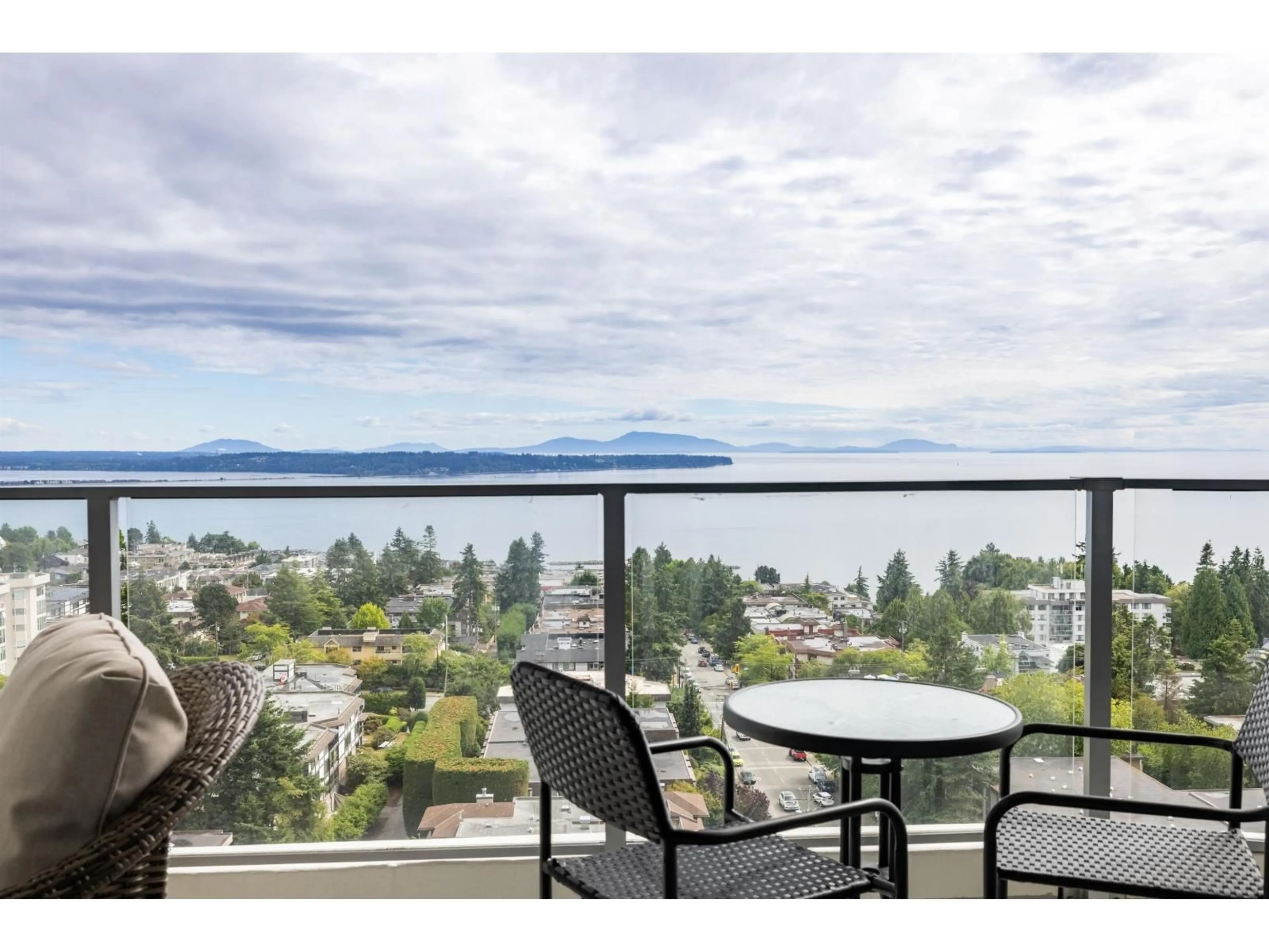 Patio, water/lake/river/ocean view for 1406 - 1500 MARTIN STREET, White Rock British Columbia V4B0C2