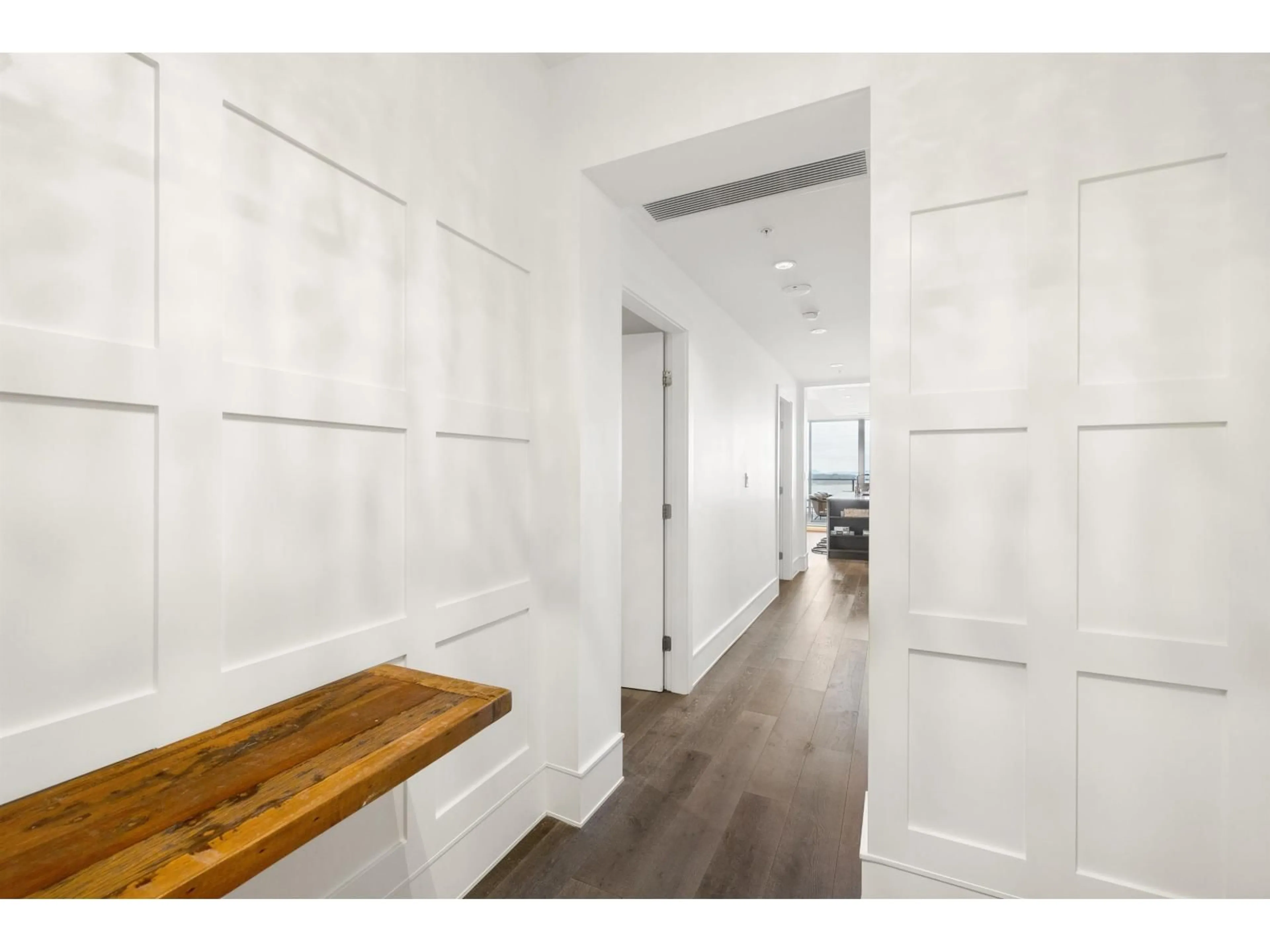 Indoor entryway for 1406 - 1500 MARTIN STREET, White Rock British Columbia V4B0C2