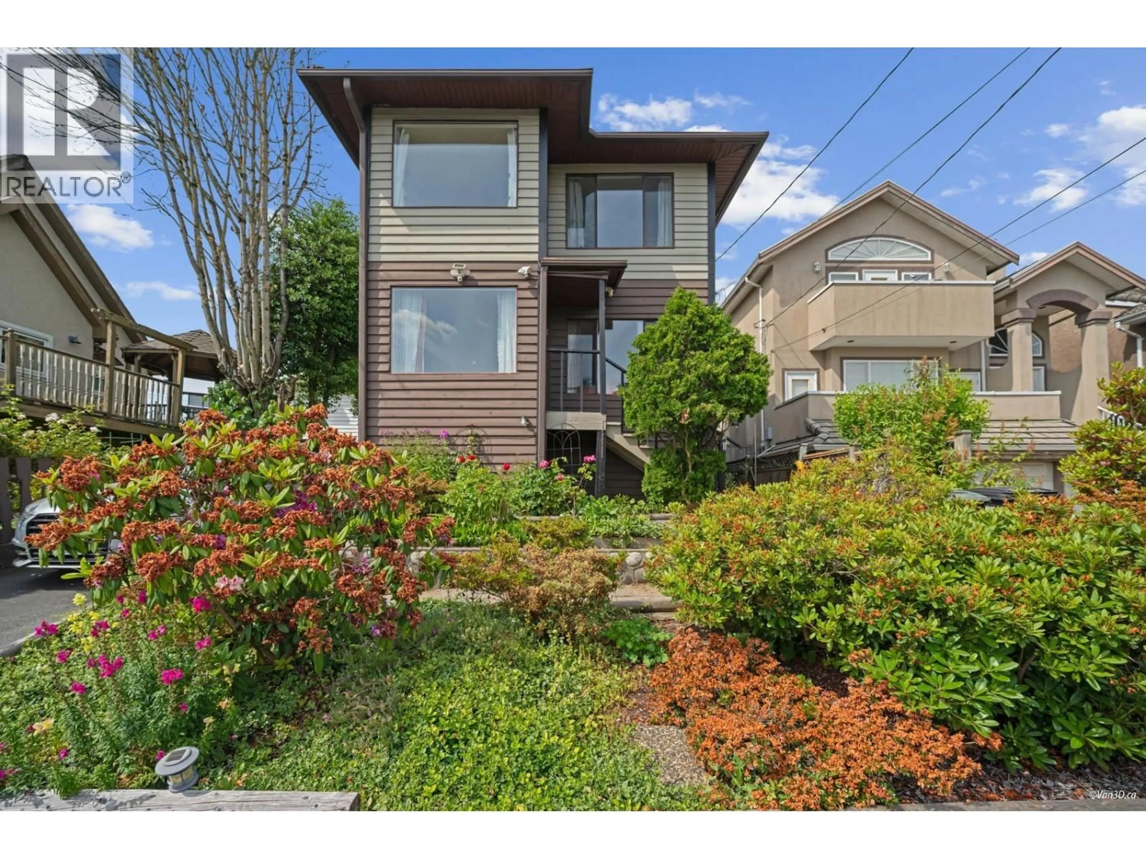 Home with vinyl exterior material, street for 4925 CLINTON STREET, Burnaby British Columbia V5J2L3