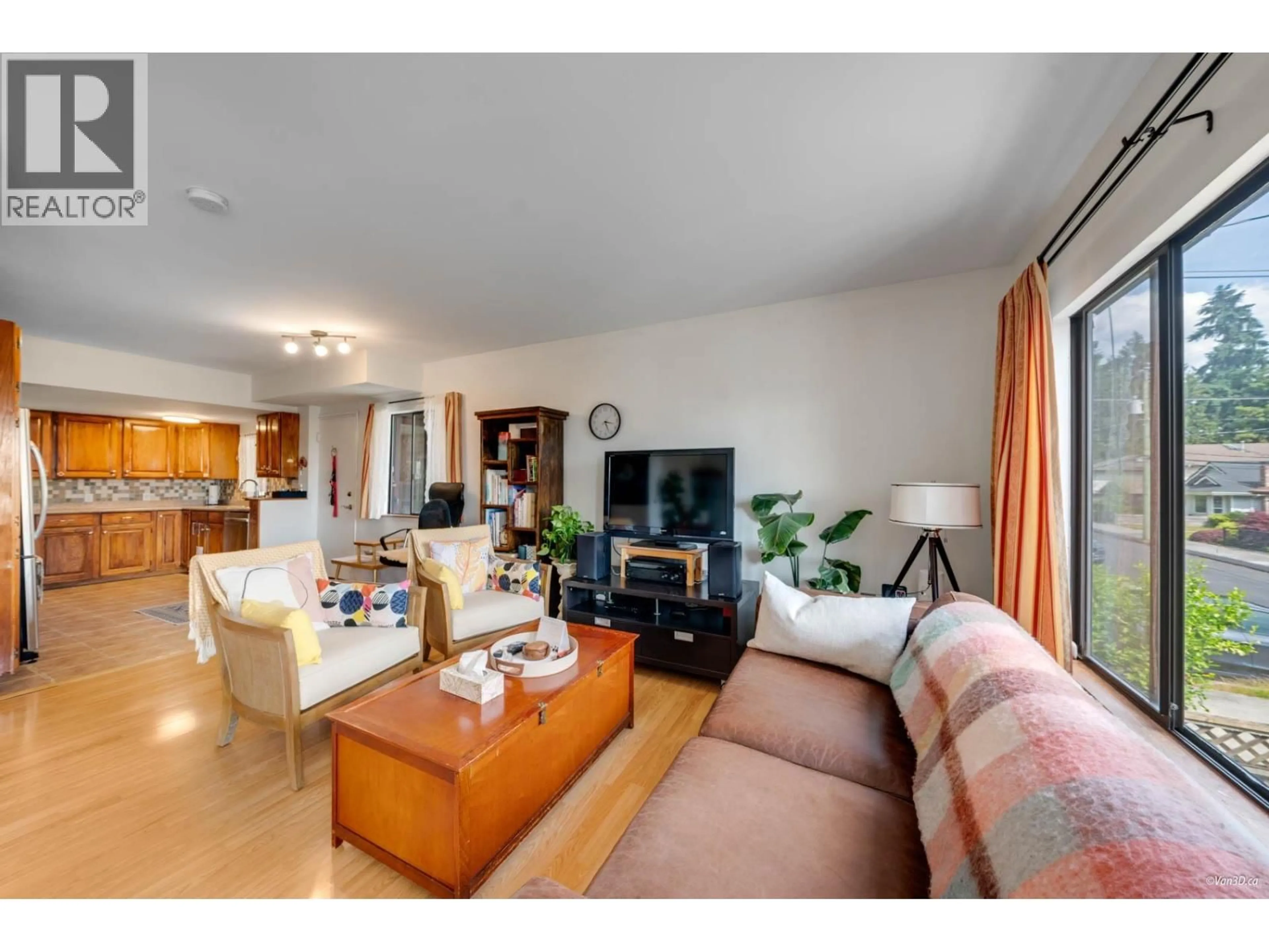 Living room with furniture, unknown for 4925 CLINTON STREET, Burnaby British Columbia V5J2L3