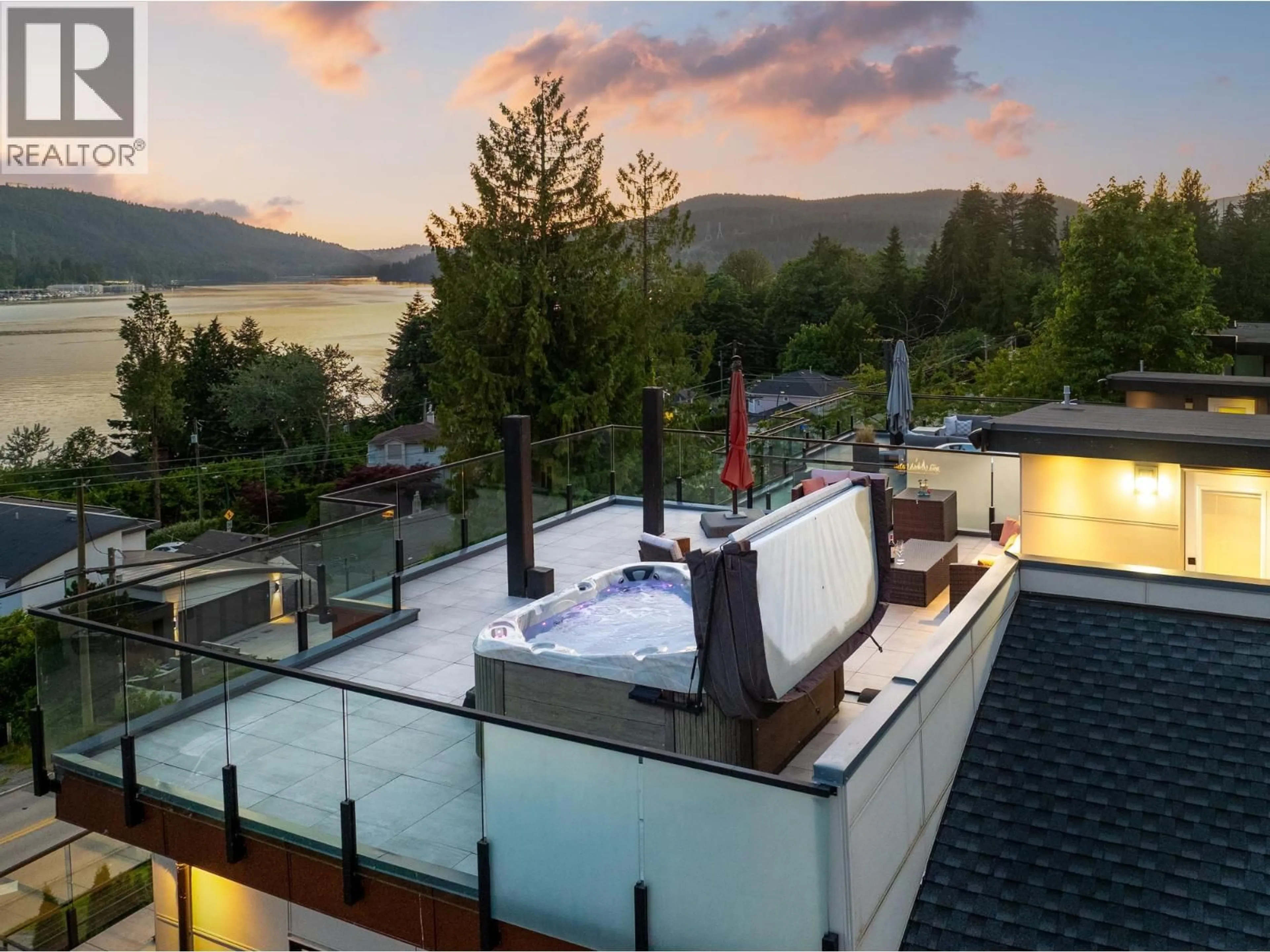 Contemporary bathroom, unknown for 1241 IOCO ROAD, Port Moody British Columbia V3H2W9