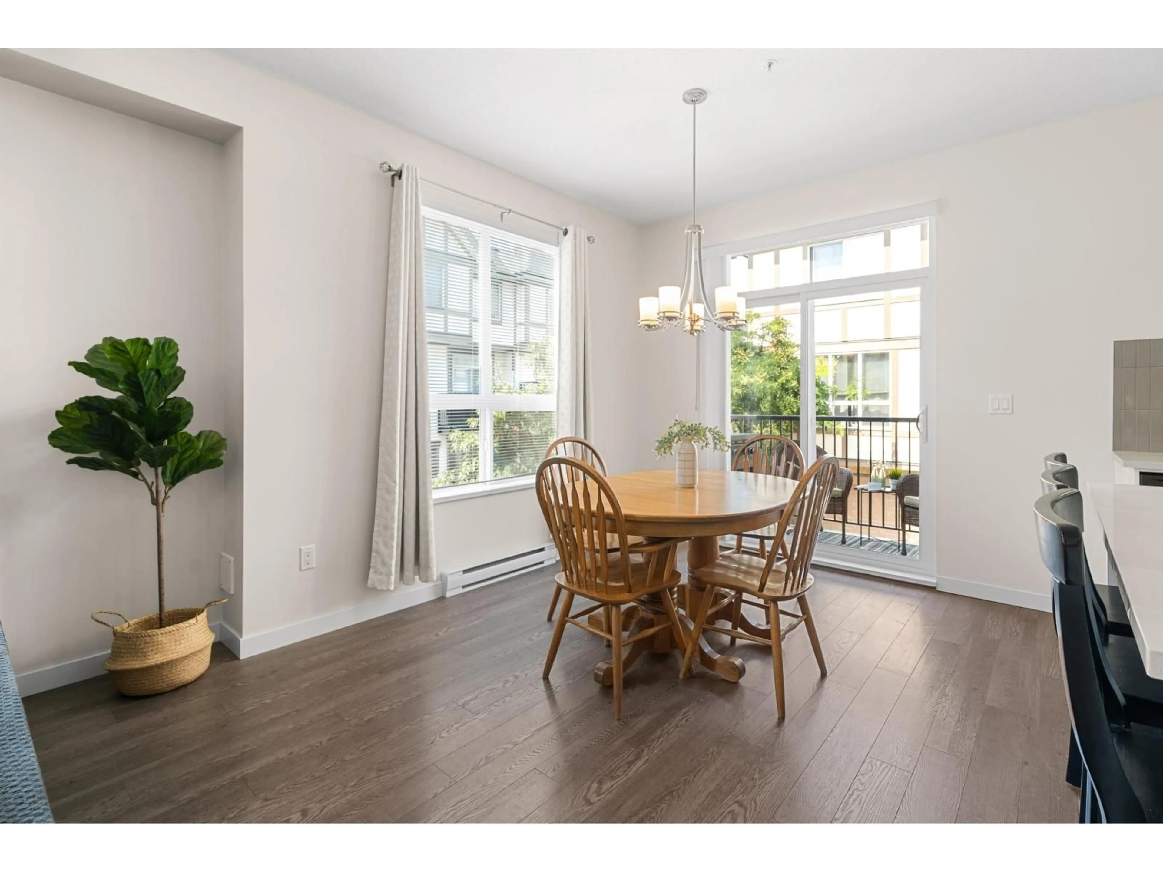 Dining room, wood/laminate floor for 73 - 7848 209TH, Langley British Columbia V2Y0M4