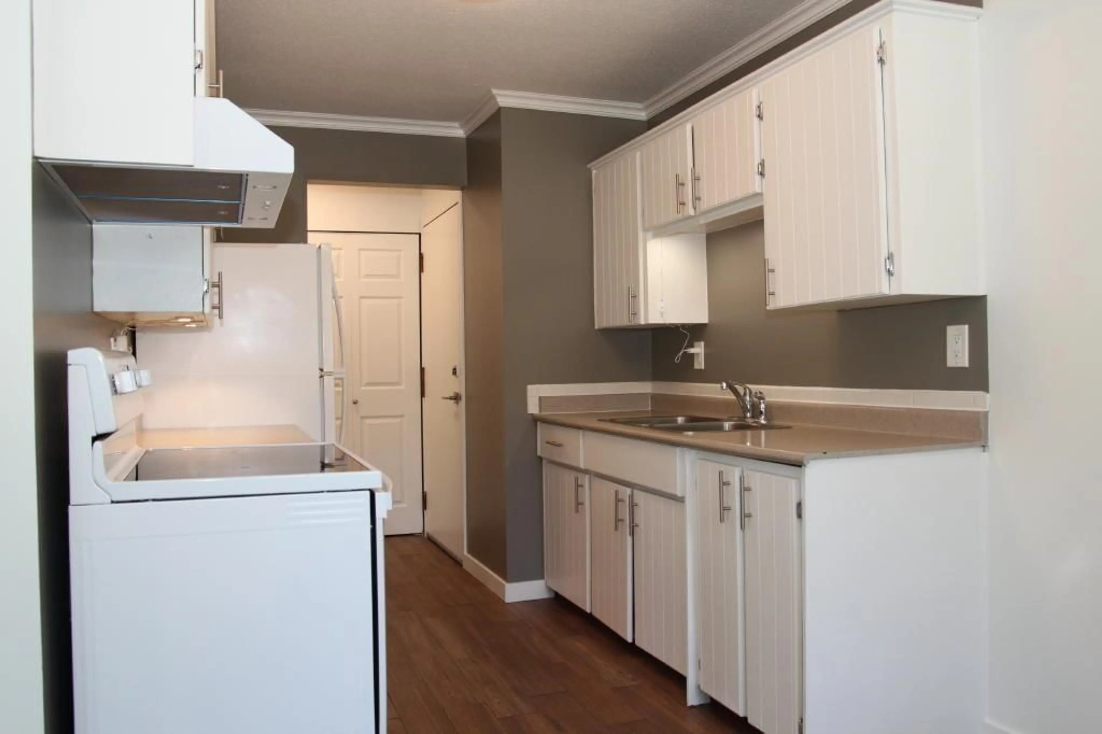 Standard kitchen, wood/laminate floor for 301 - 33664 MARSHALL, Abbotsford British Columbia V2S6E8