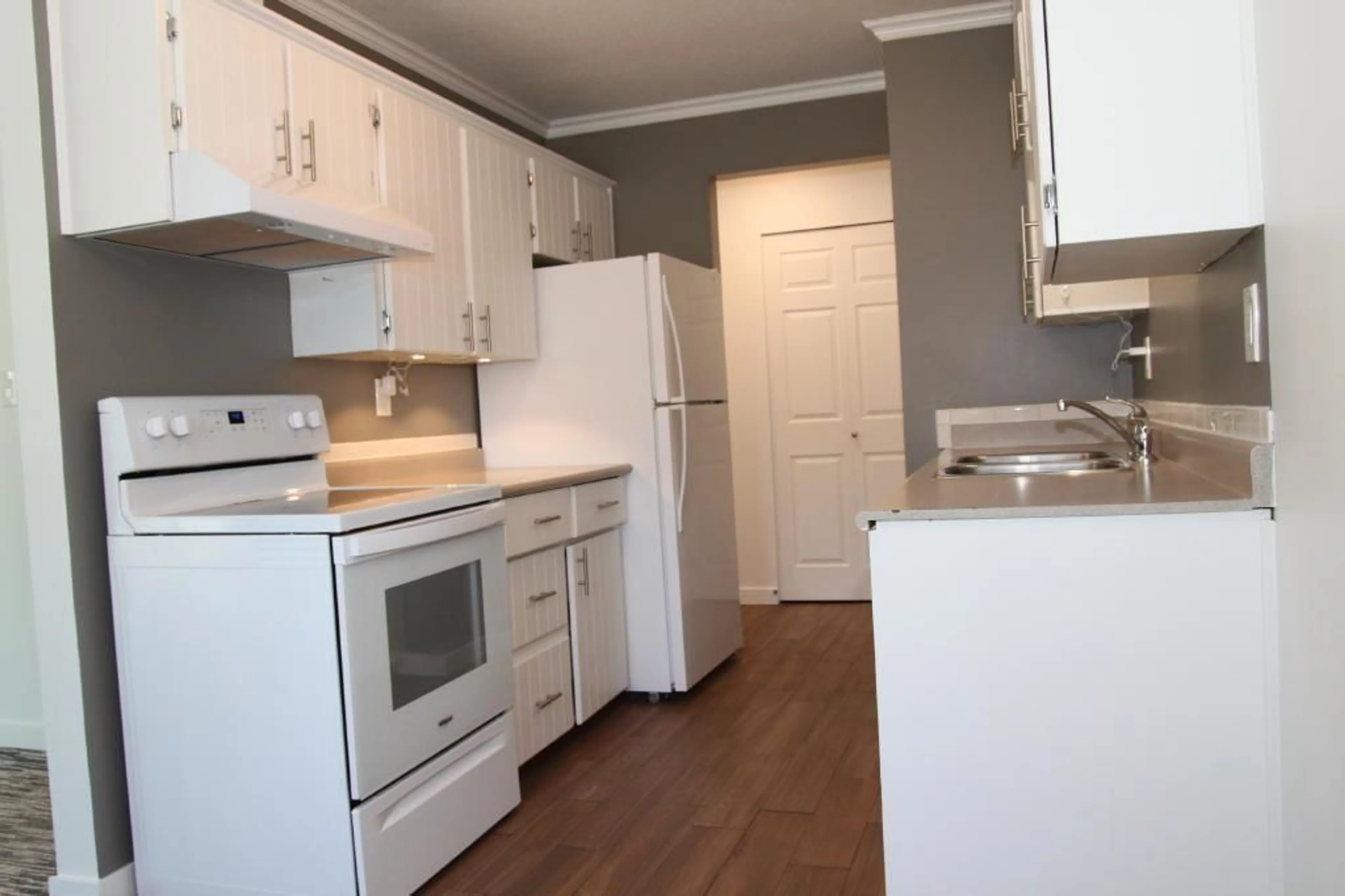 Standard kitchen, wood/laminate floor for 301 - 33664 MARSHALL, Abbotsford British Columbia V2S6E8