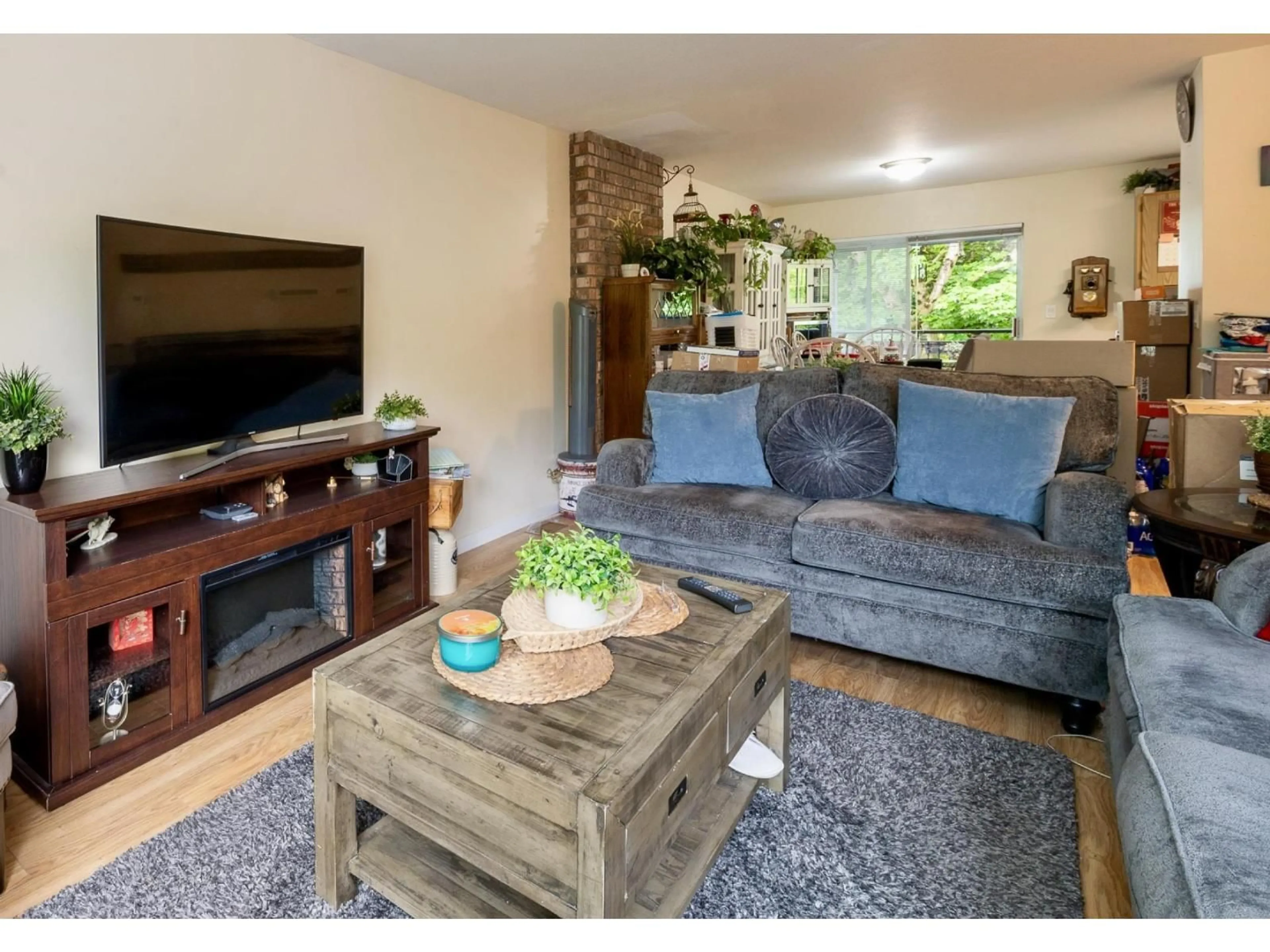 Living room with furniture, wood/laminate floor for 6015 195A, Surrey British Columbia V3S7K9