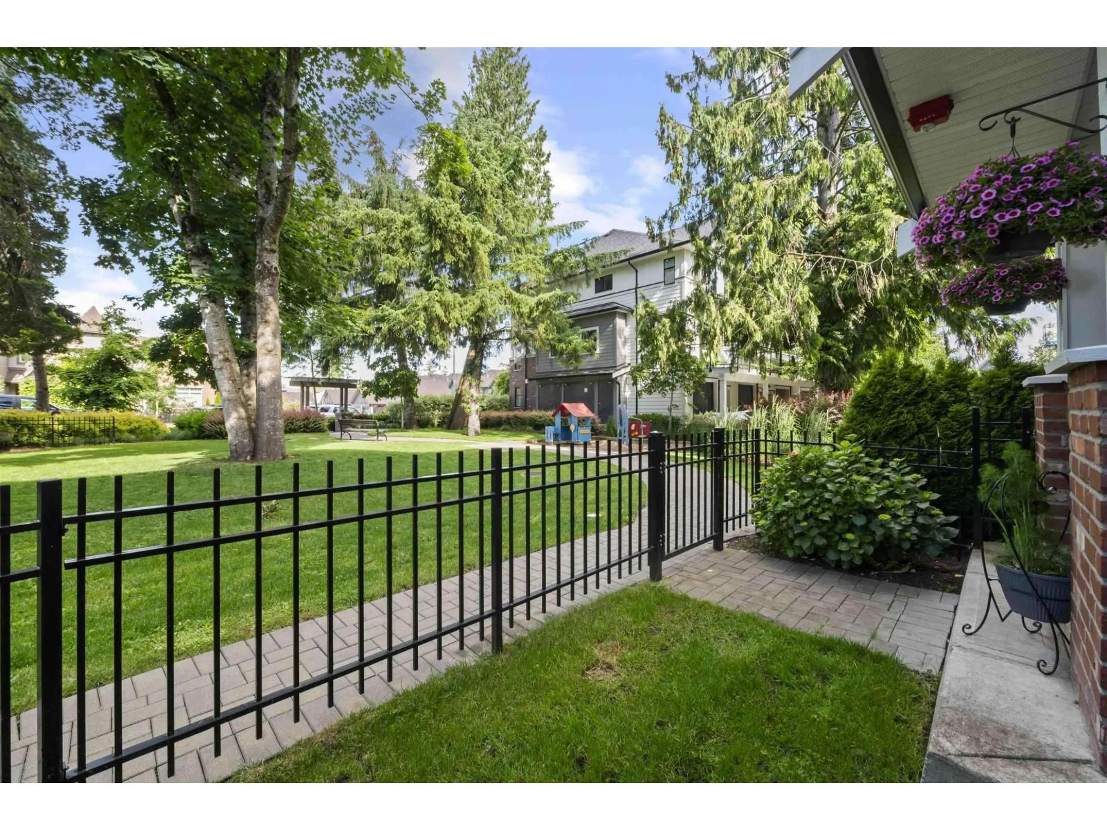 Patio, street for 101 - 16528 24A, Surrey British Columbia V3Z0P4