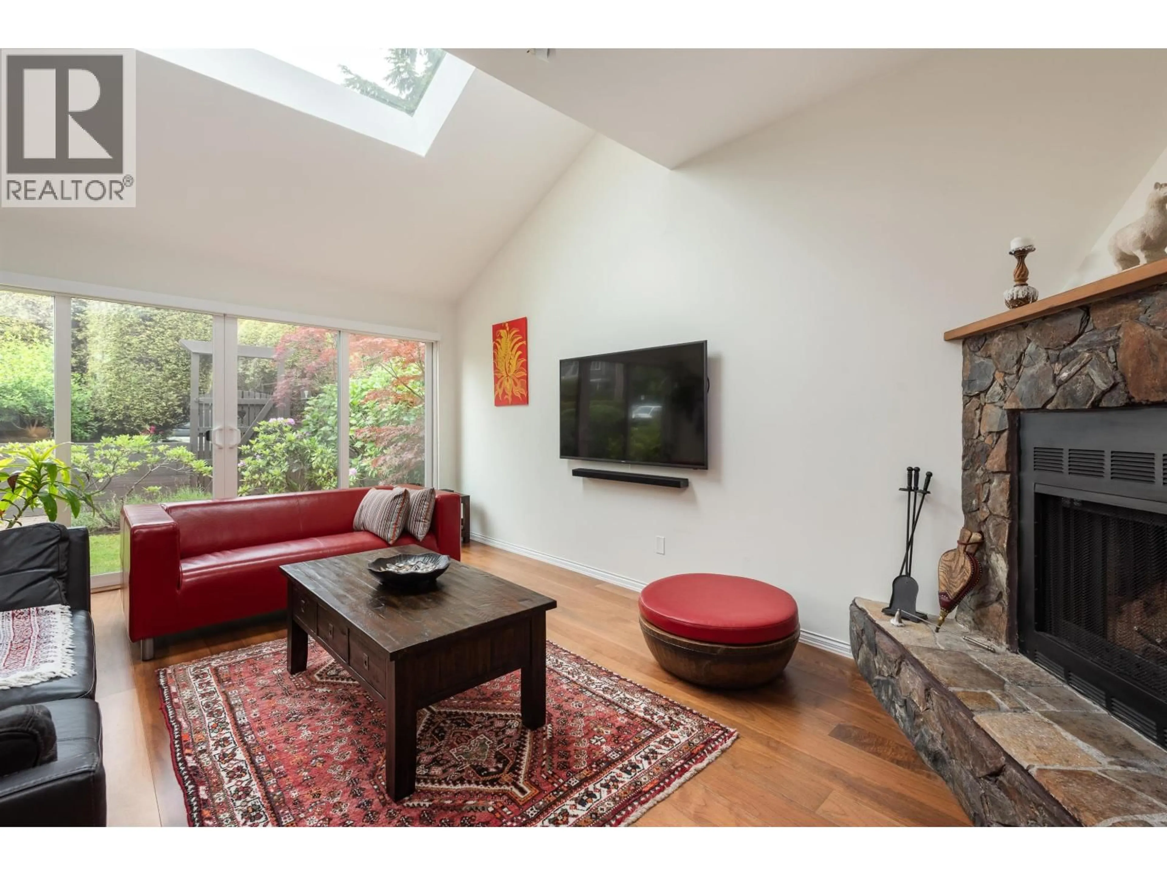Living room with furniture, wood/laminate floor for 1915 CHESTERFIELD AVENUE, North Vancouver British Columbia V7M2P4