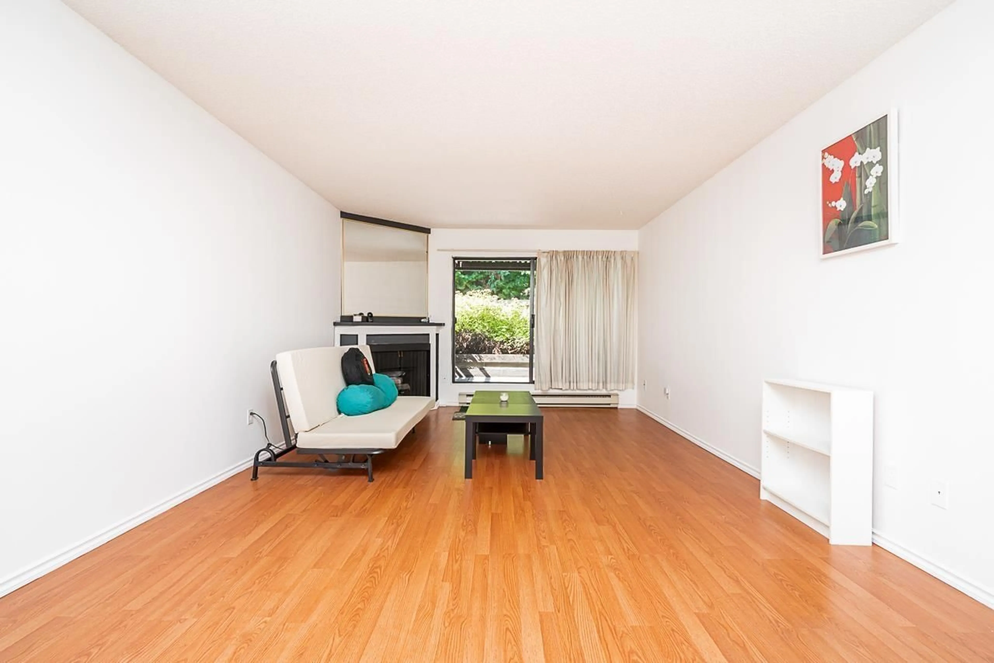 Living room with furniture, wood/laminate floor for 110 - 13507 96, Surrey British Columbia V3V7P3