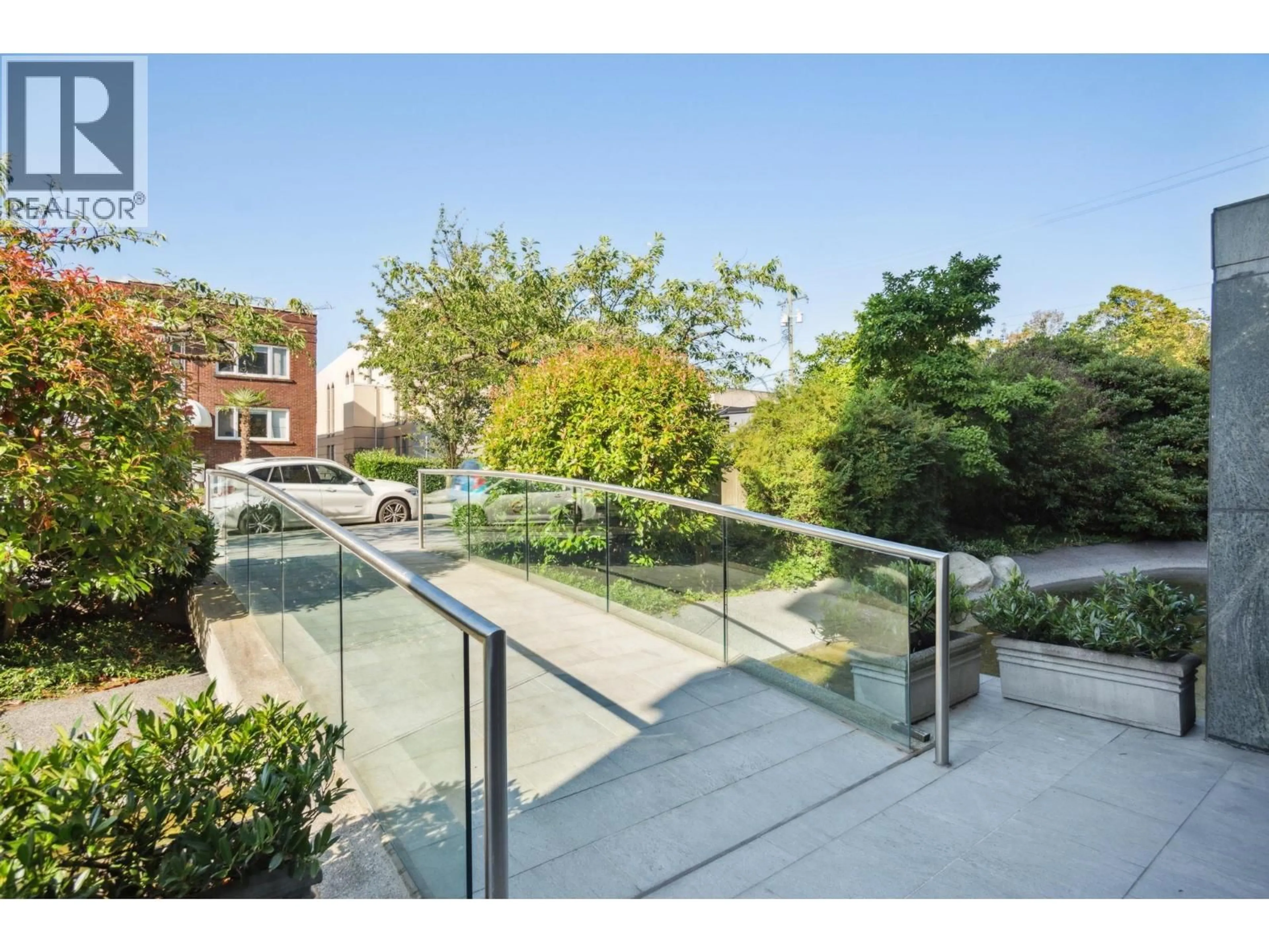 A pic from outside/outdoor area/front of a property/back of a property/a pic from drone, street for 901 - 1550 15TH AVENUE, Vancouver British Columbia V6G5J3