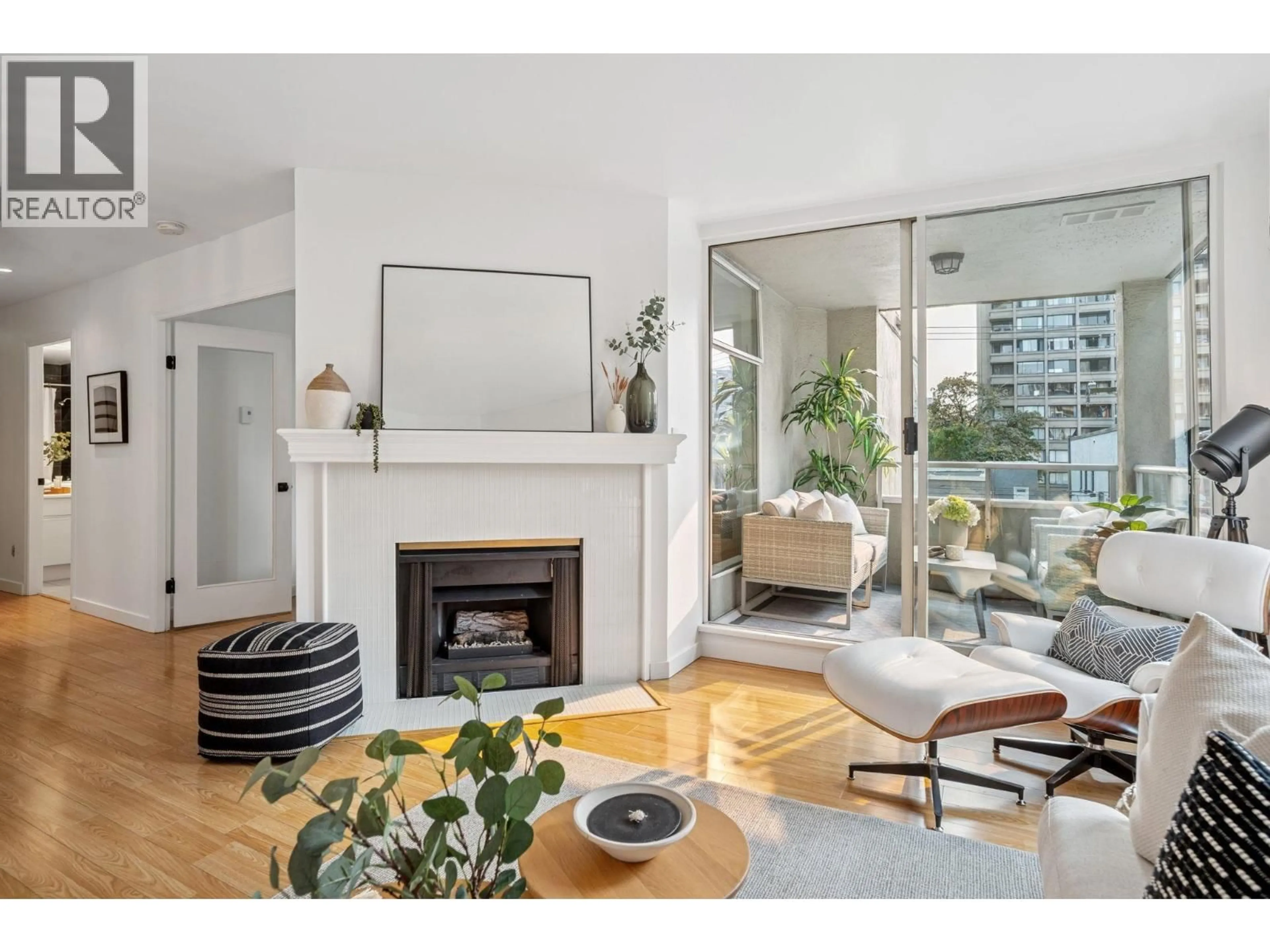 Living room with furniture, unknown for 304 - 1220 BARCLAY STREET, Vancouver British Columbia V6E1H3