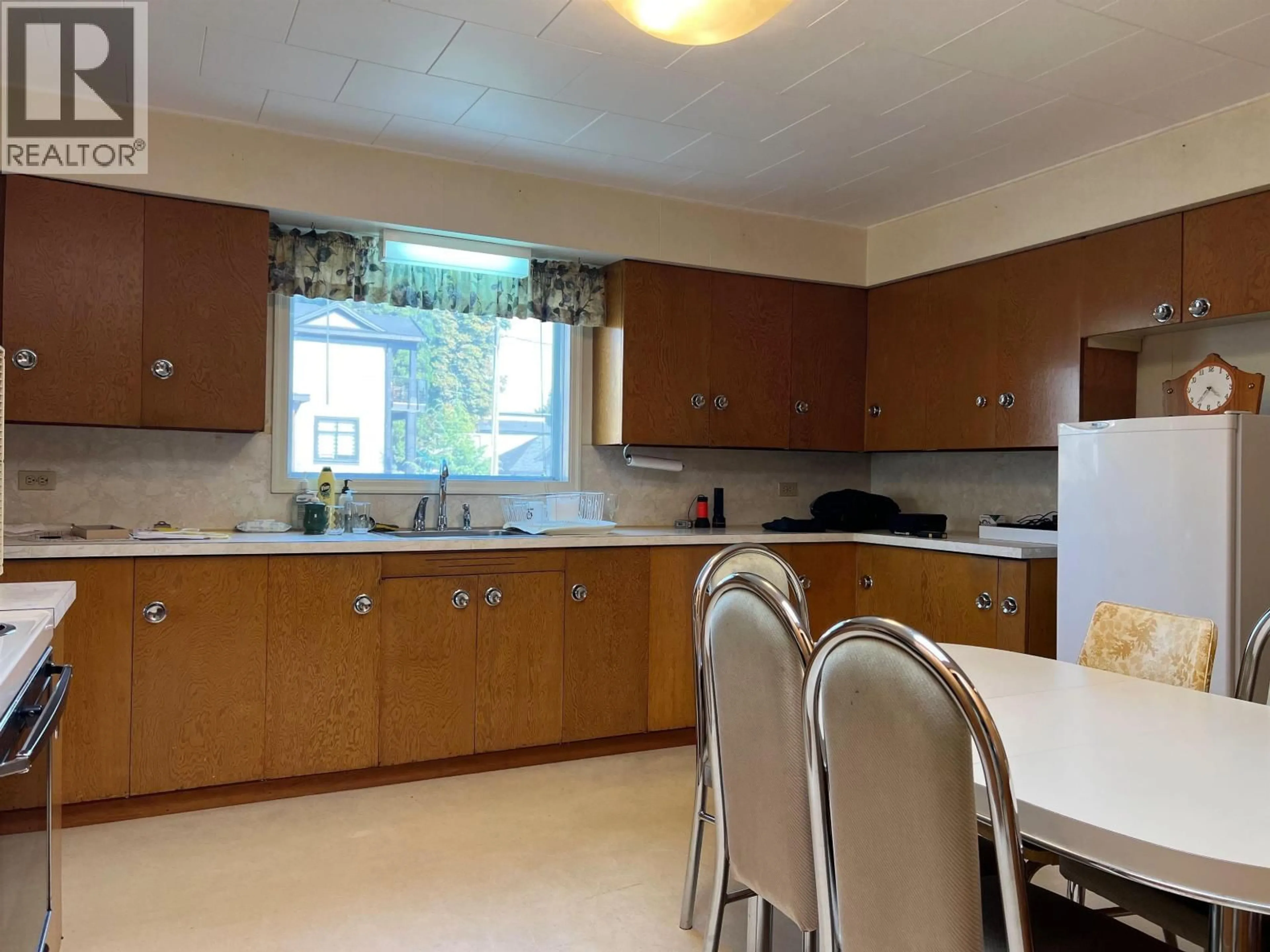 Standard kitchen, unknown for 3047 OXFORD STREET, Port Coquitlam British Columbia V3B4C2