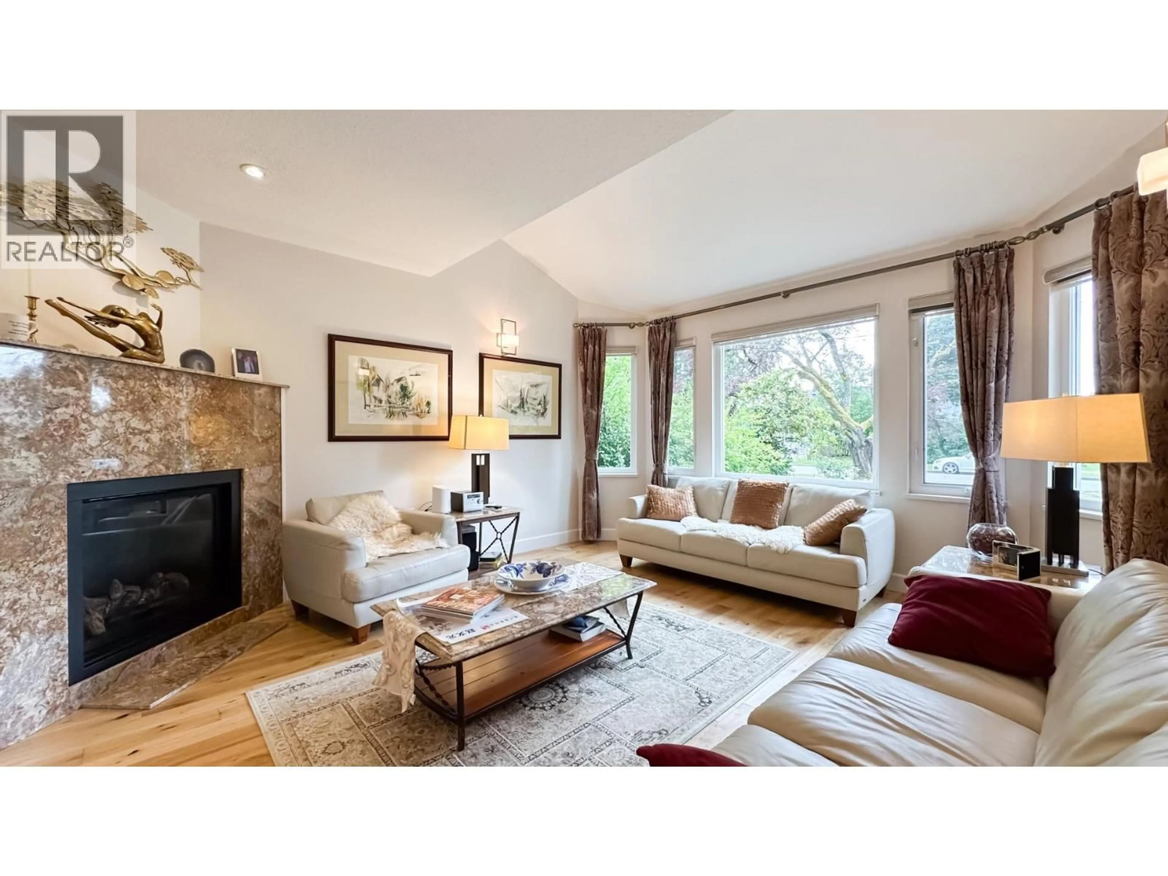 Living room with furniture, wood/laminate floor for 880 19TH STREET, North Vancouver British Columbia V7P1Z8