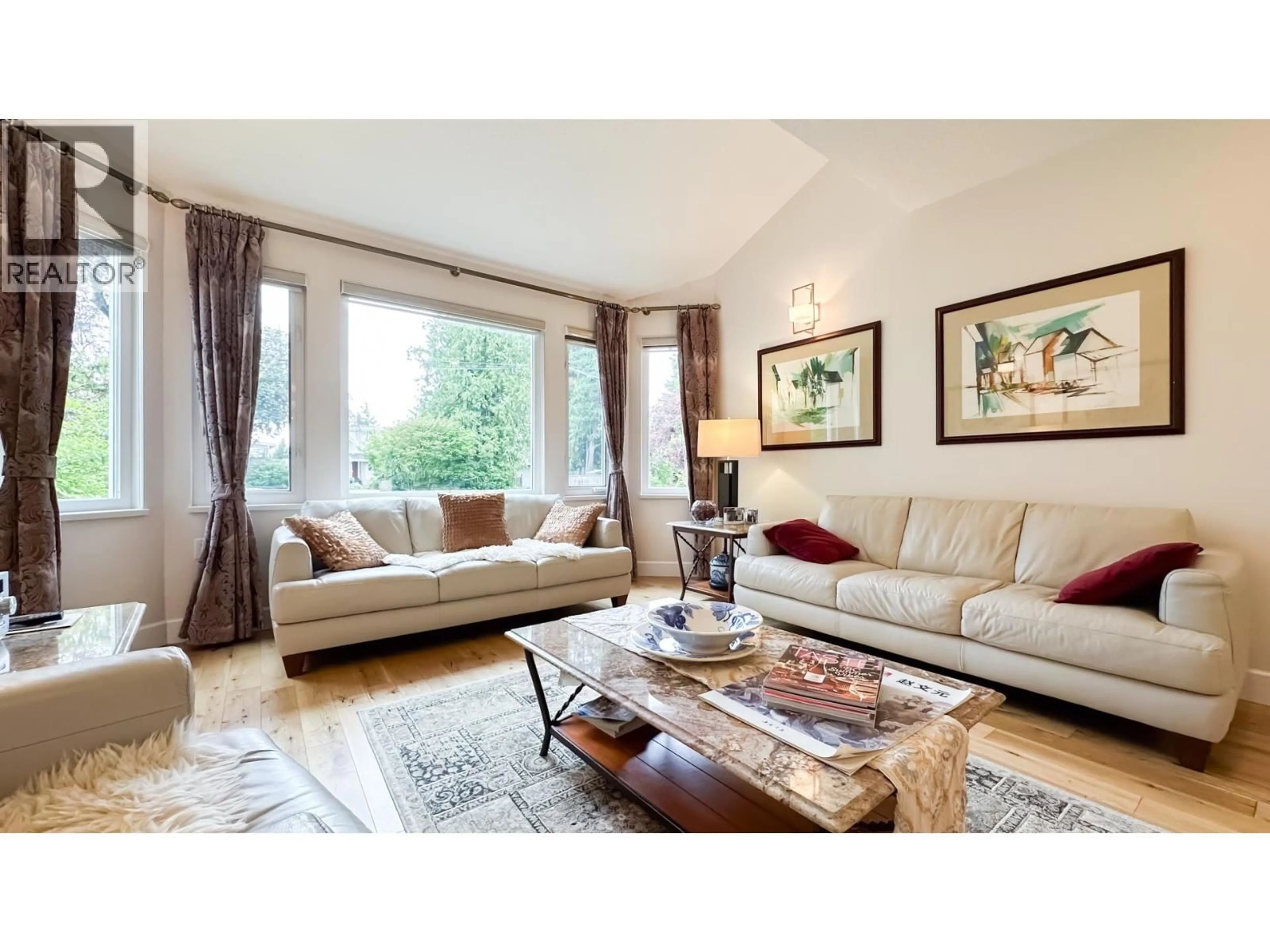 Living room with furniture, wood/laminate floor for 880 19TH STREET, North Vancouver British Columbia V7P1Z8