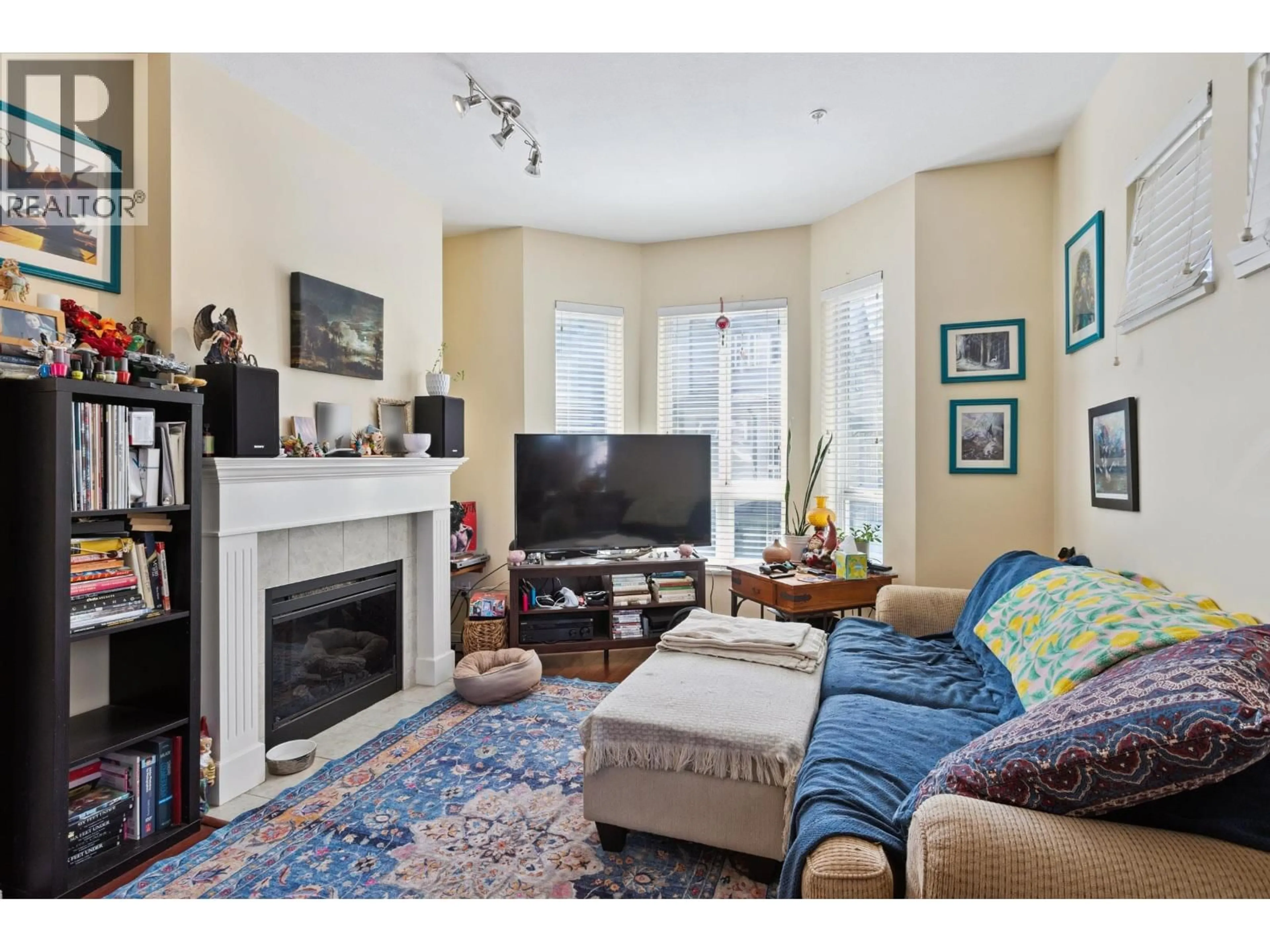 Living room with furniture, unknown for 4 - 160 PEMBINA STREET, New Westminster British Columbia V3M0A3