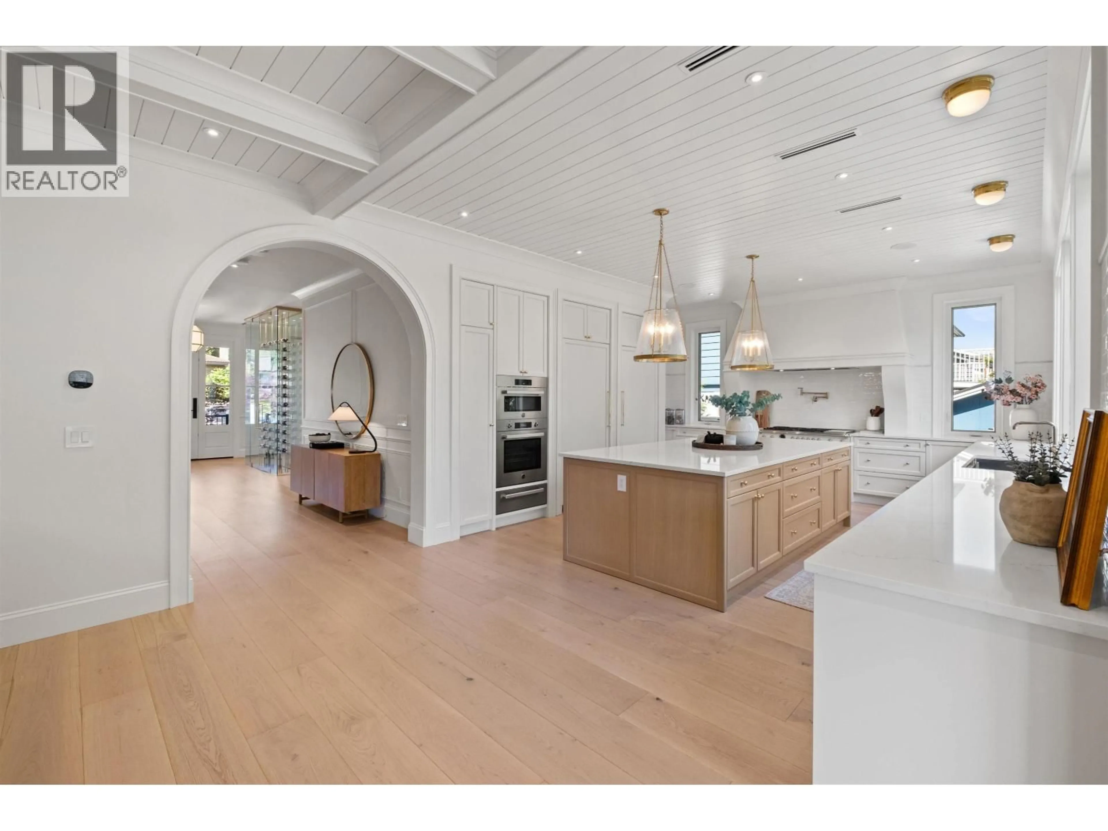 Open concept kitchen, unknown for 821 16TH STREET, North Vancouver British Columbia V7L2V3