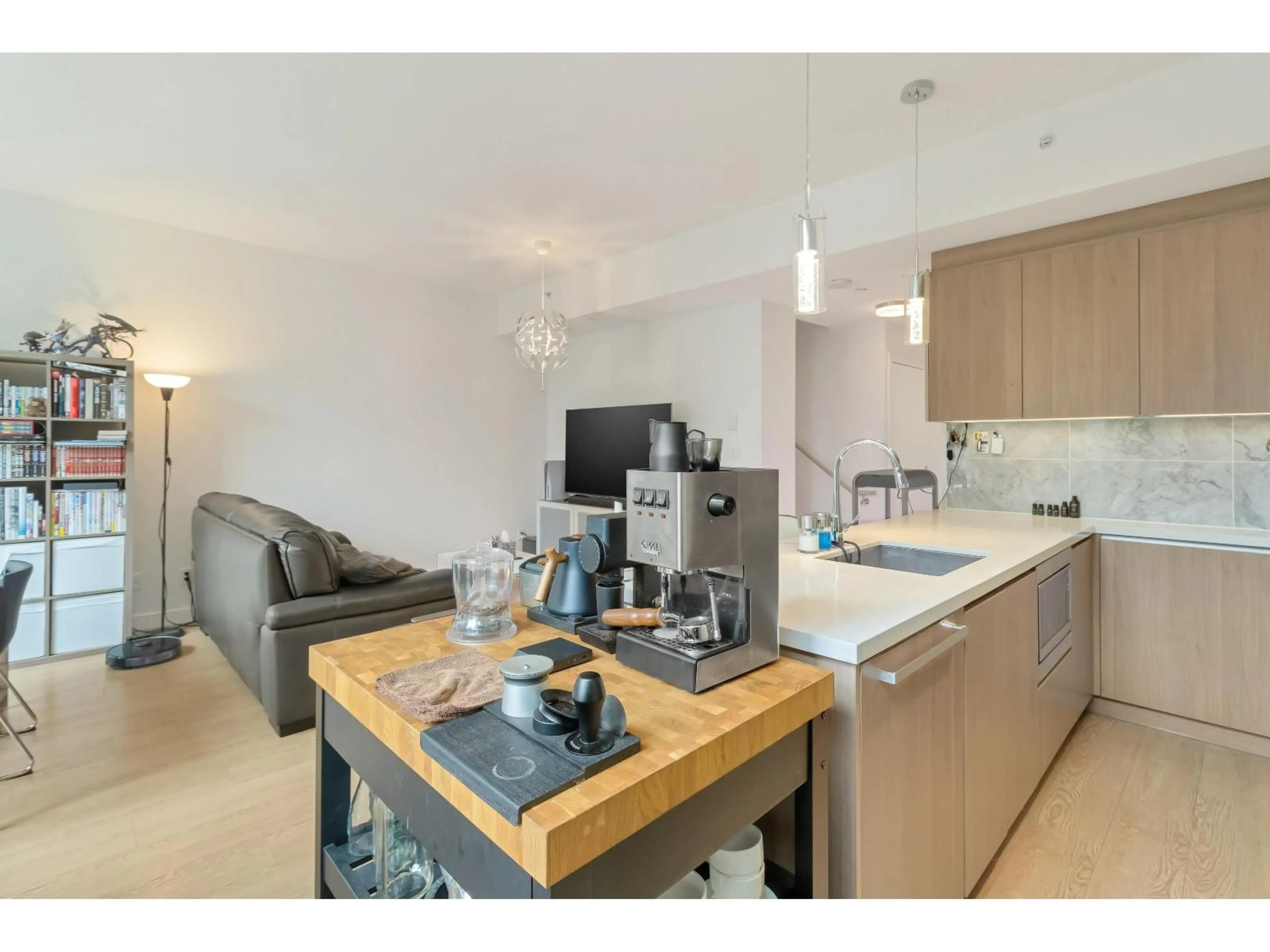 Open concept kitchen, unknown for TH3 - 13720 100, Surrey British Columbia V3T0L5