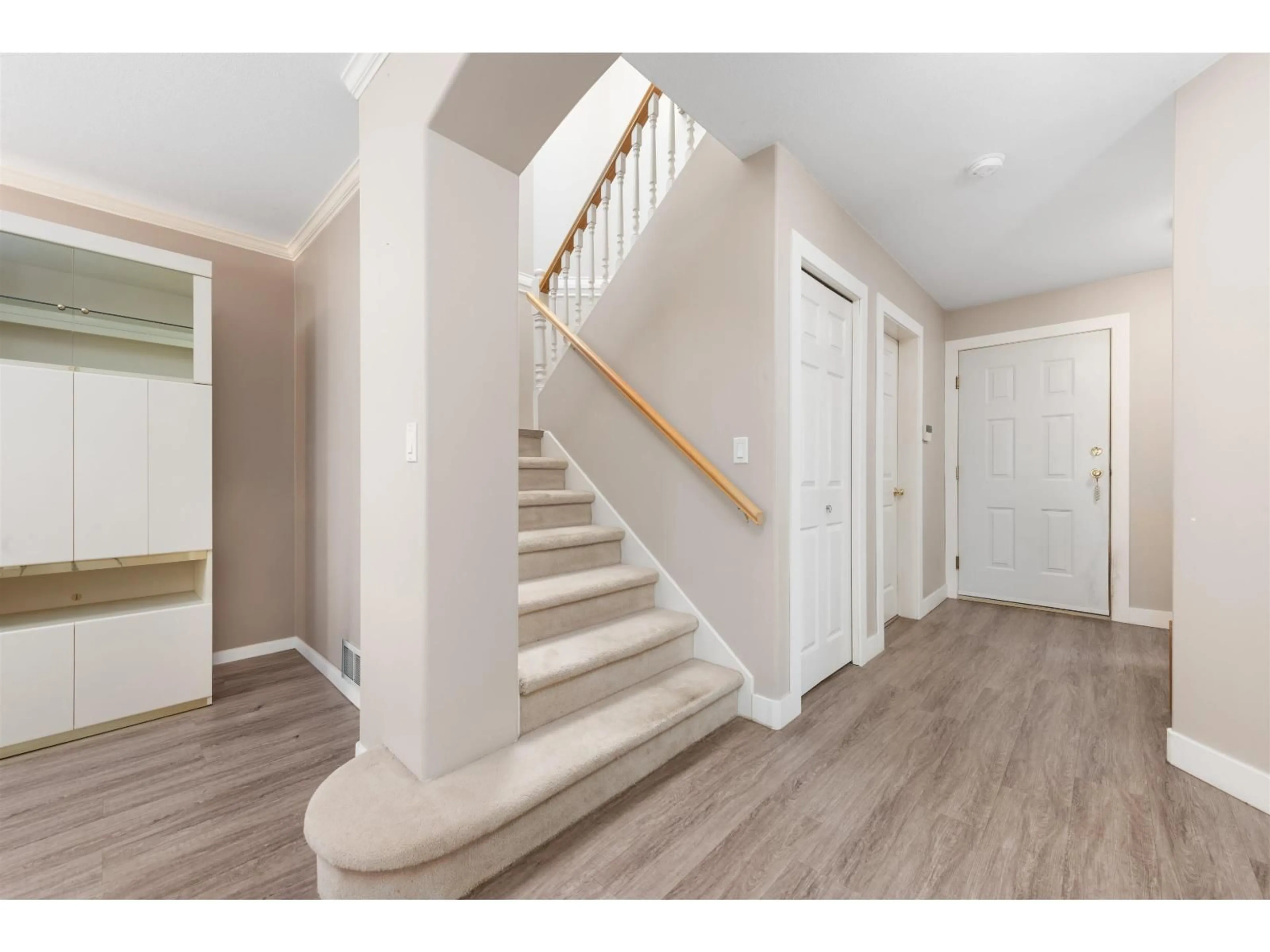 Indoor entryway for 8 - 12038 62, Surrey British Columbia V3X3L2
