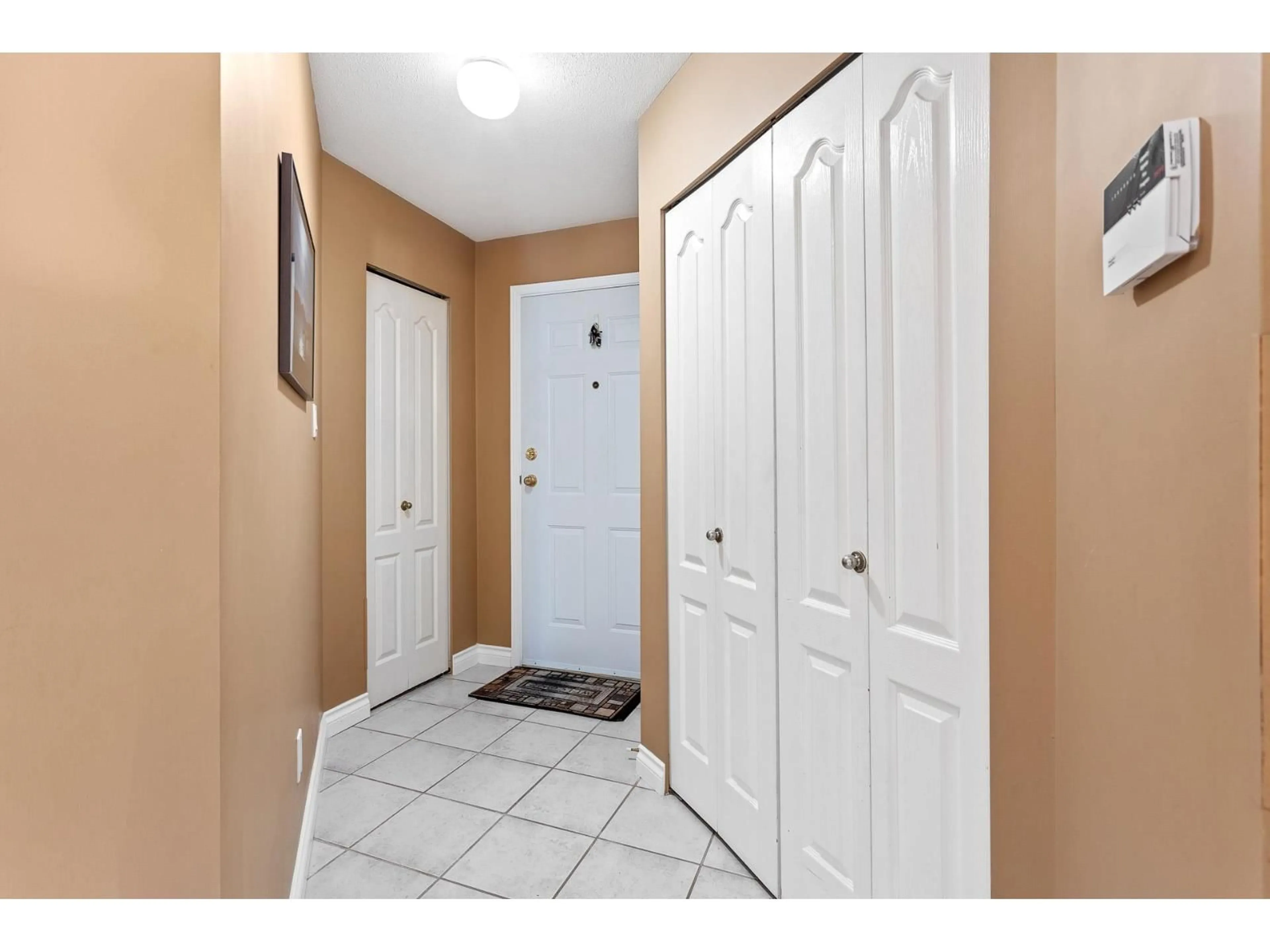 Indoor entryway for 116 - 15110 108, Surrey British Columbia V3R0T6