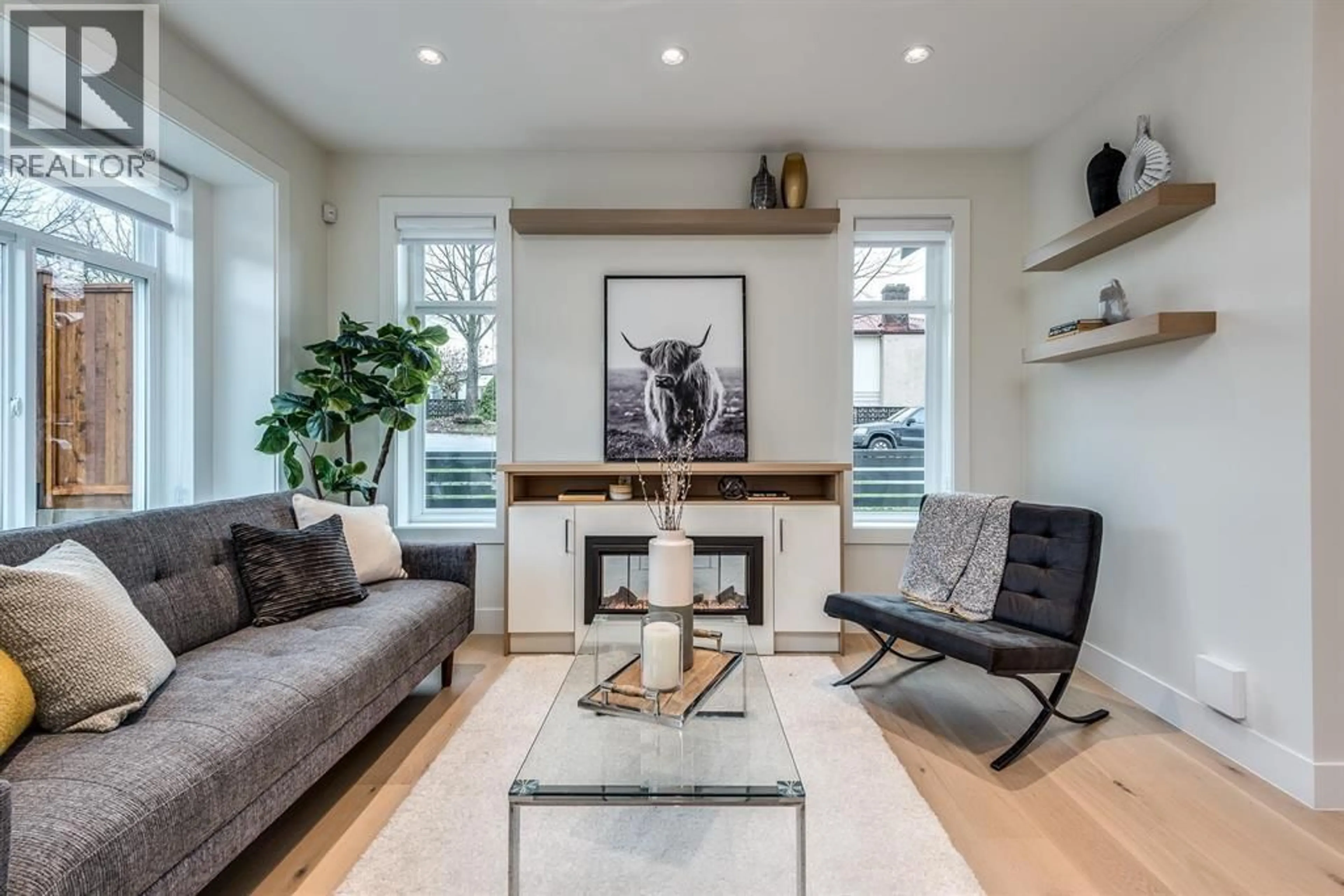 Living room with furniture, wood/laminate floor for 5222 ARGYLE STREET, Vancouver British Columbia V5P0E5