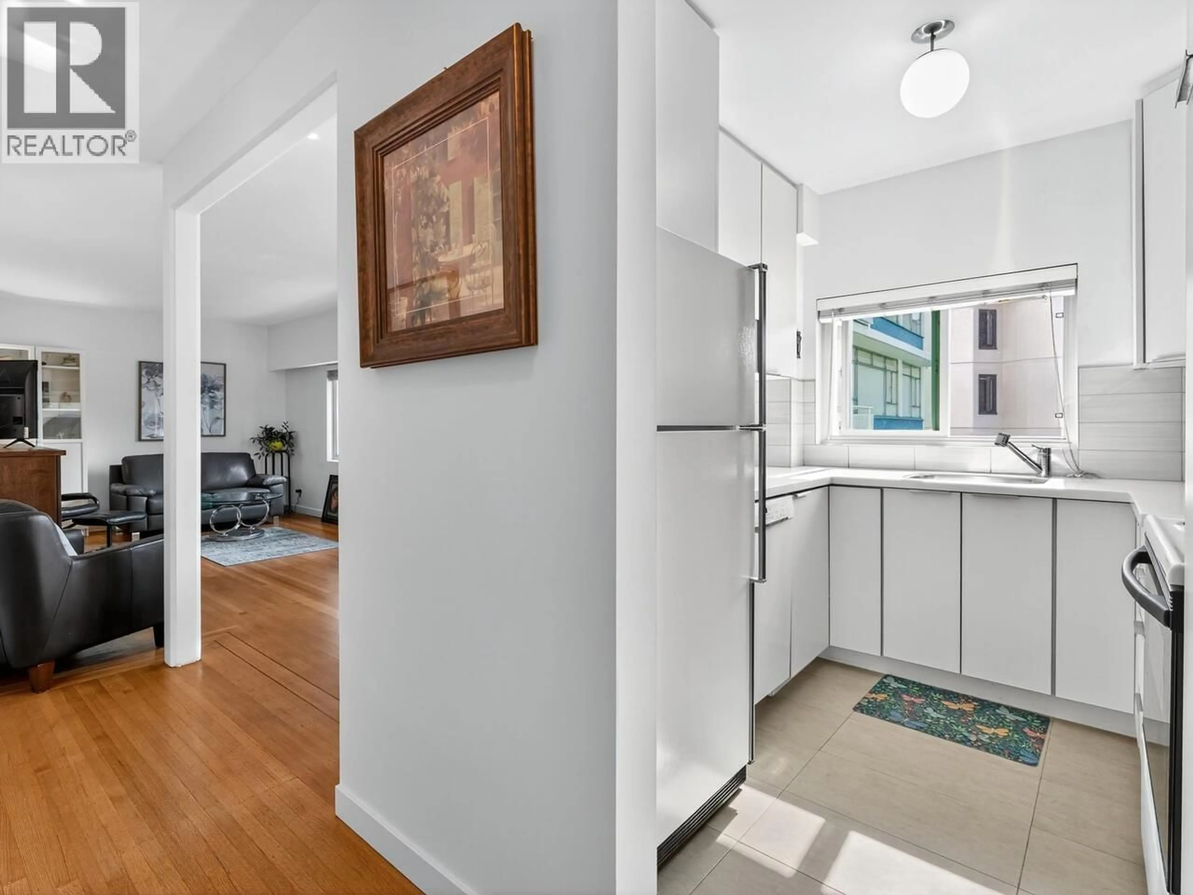 Unknown for 306 - 1972 ROBSON STREET, Vancouver British Columbia V6G1E8