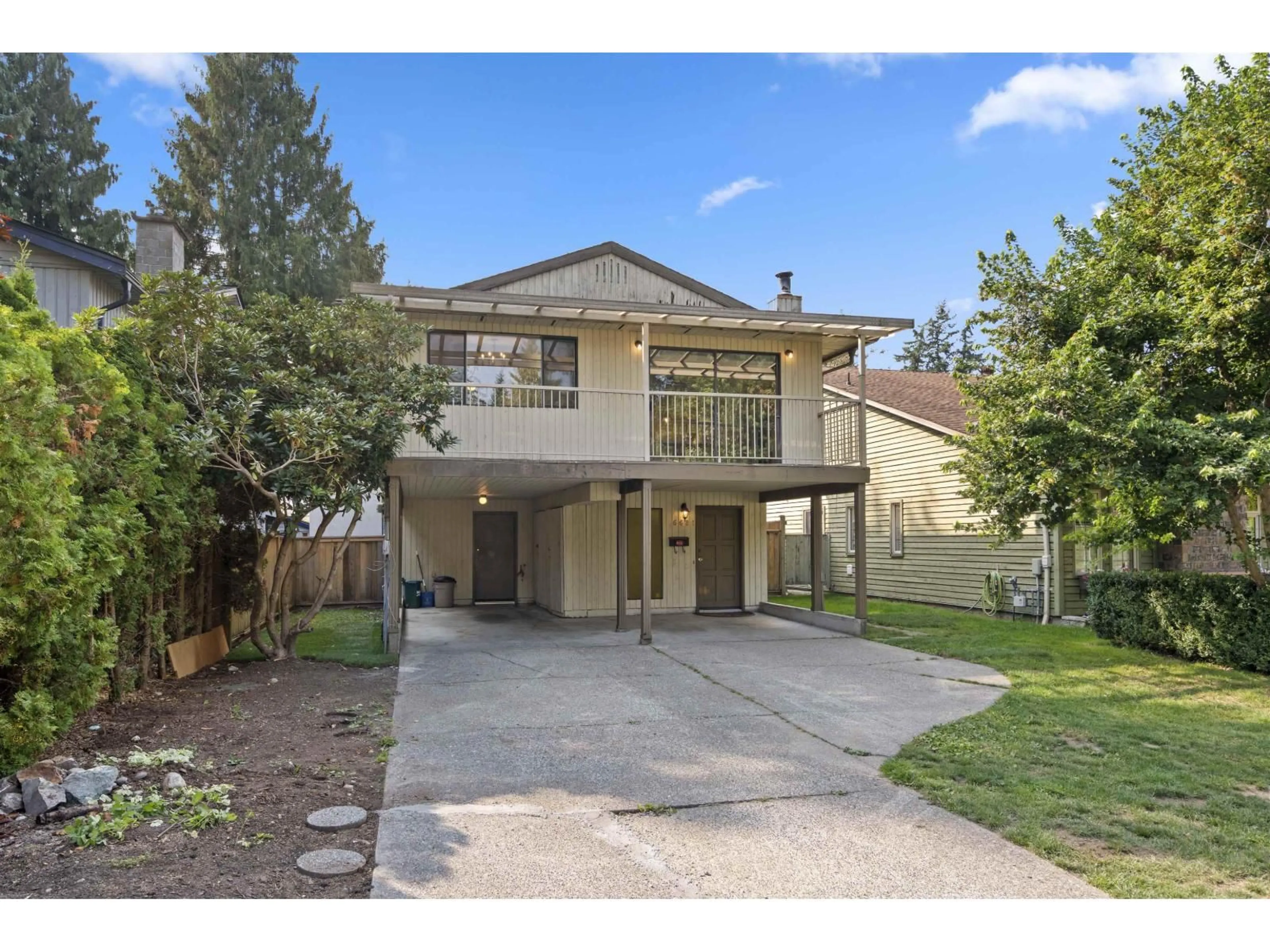 A pic from outside/outdoor area/front of a property/back of a property/a pic from drone, street for 6681 BAKER, Delta British Columbia V4E2T8