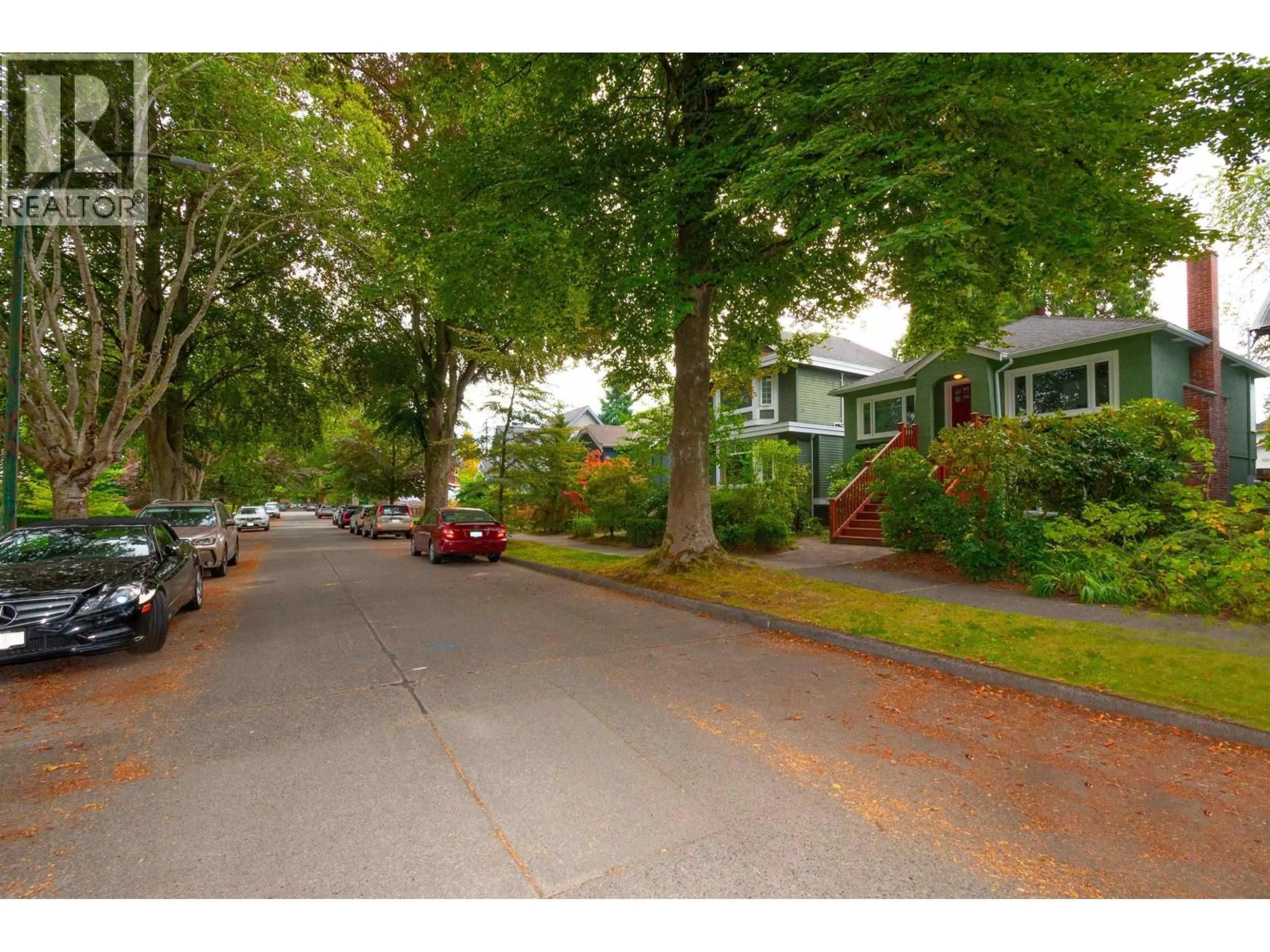 A pic from outside/outdoor area/front of a property/back of a property/a pic from drone, street for 3476 13TH AVENUE, Vancouver British Columbia V6R2S1