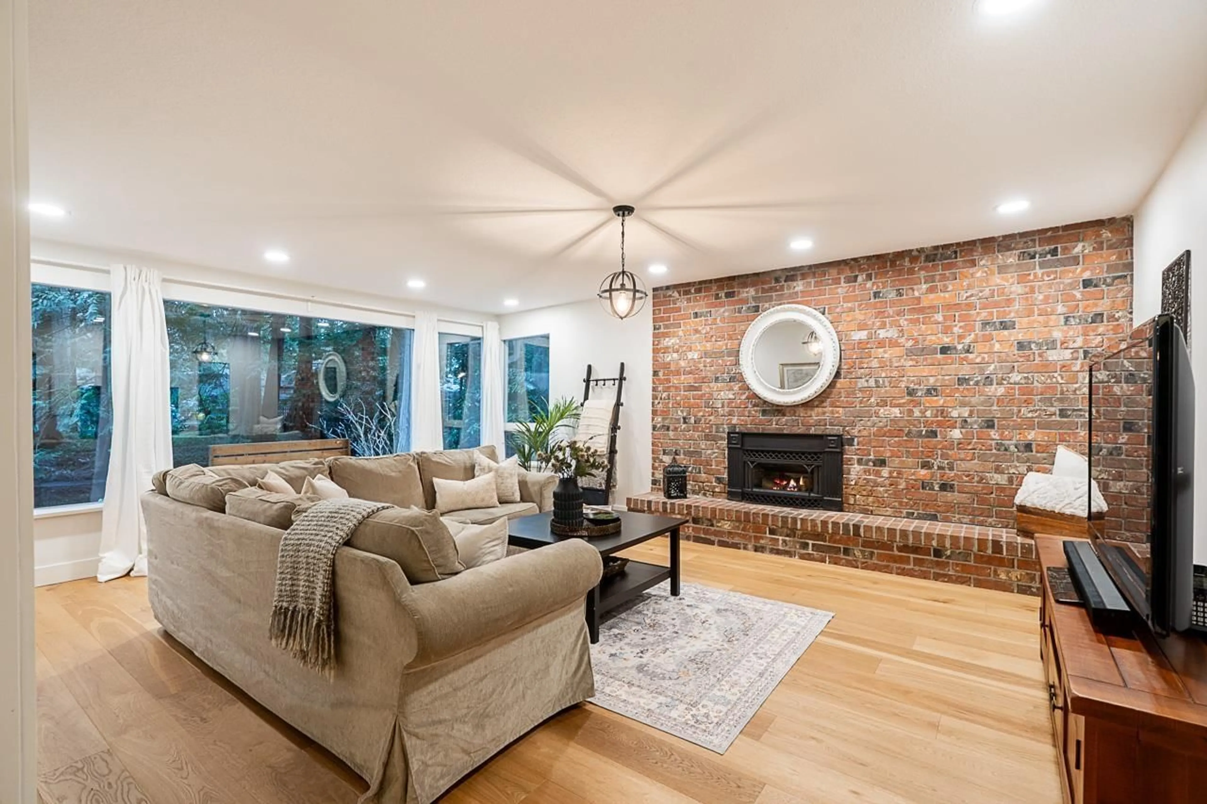 Living room with furniture, unknown for 18 CLOVERMEADOW, Langley British Columbia V2Z2R1