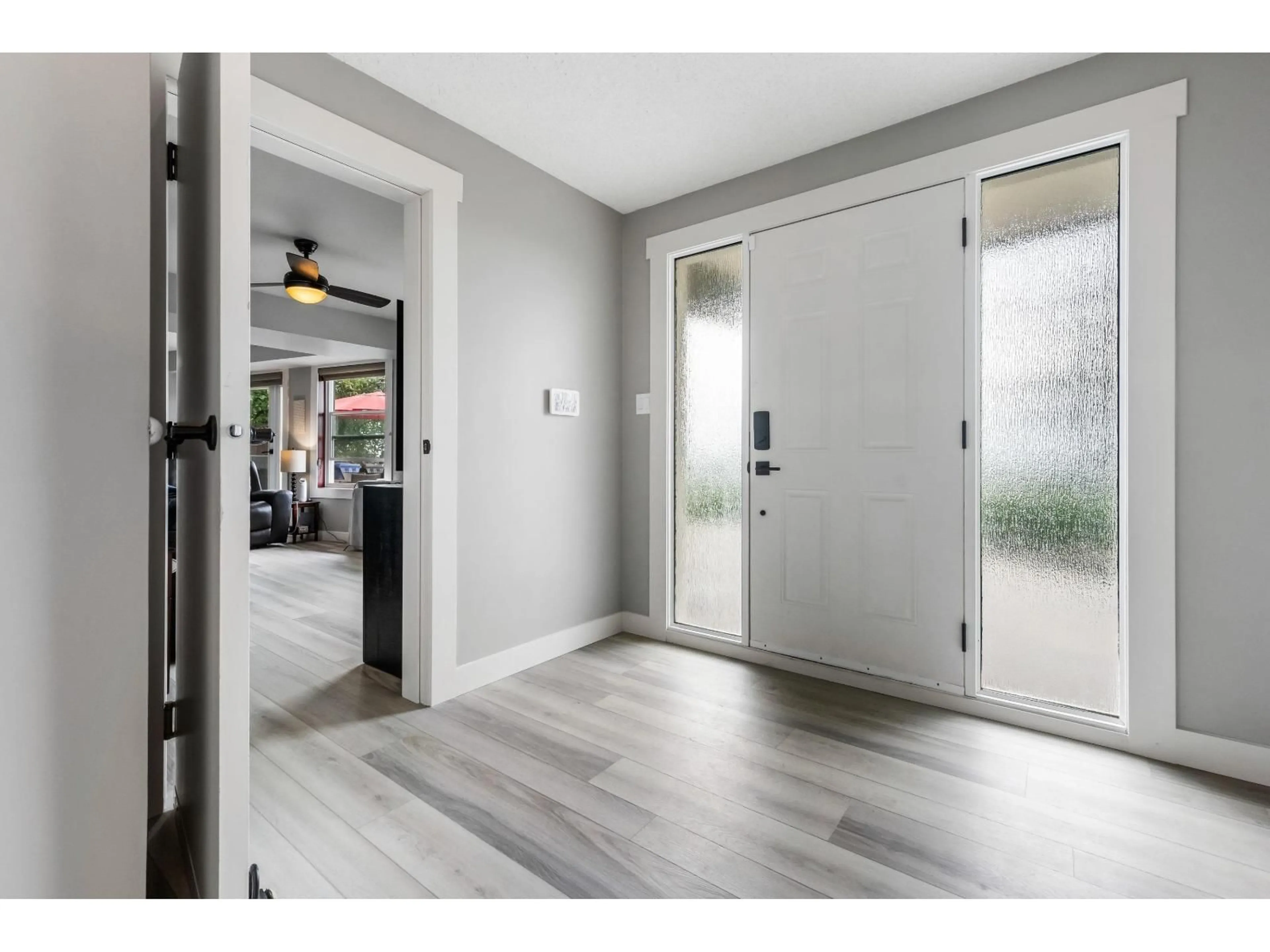 Indoor entryway for 35329 ROCKWELL, Abbotsford British Columbia V3G2C9