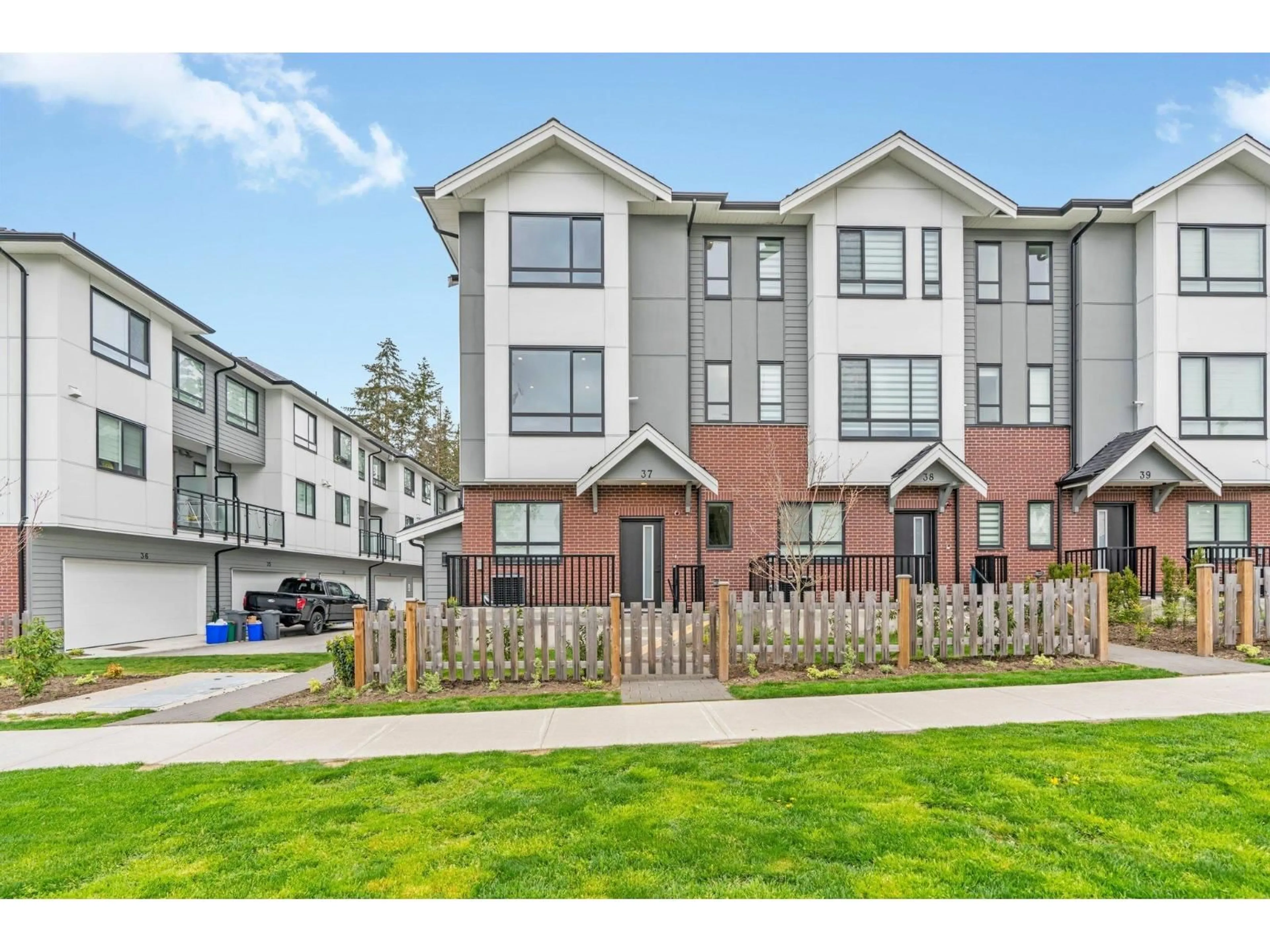 Unknown for 37 - 12635 63, Surrey British Columbia V3X1T9