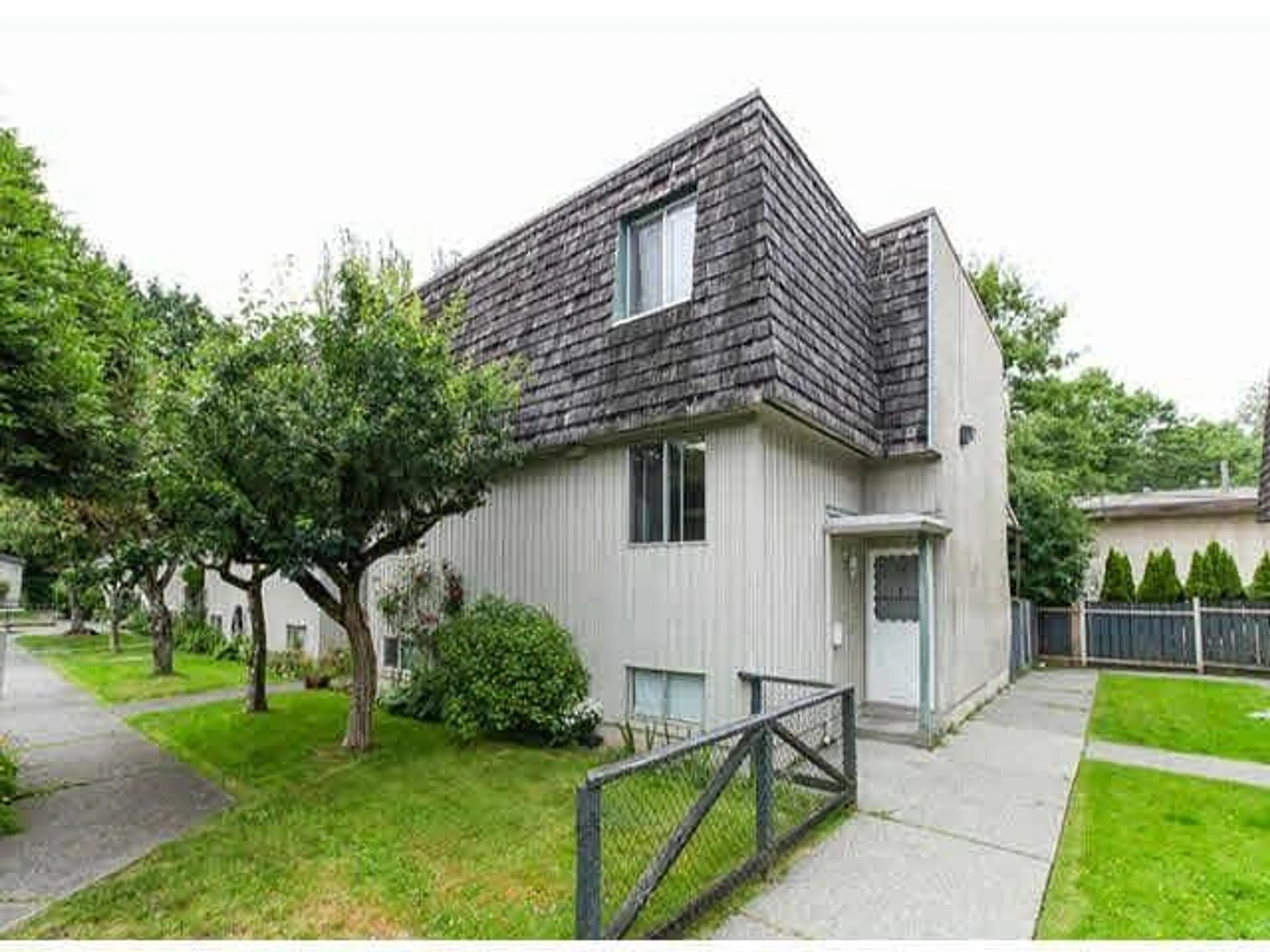 Home with vinyl exterior material, street for 24 - 11735 89A, Delta British Columbia V4C3G8