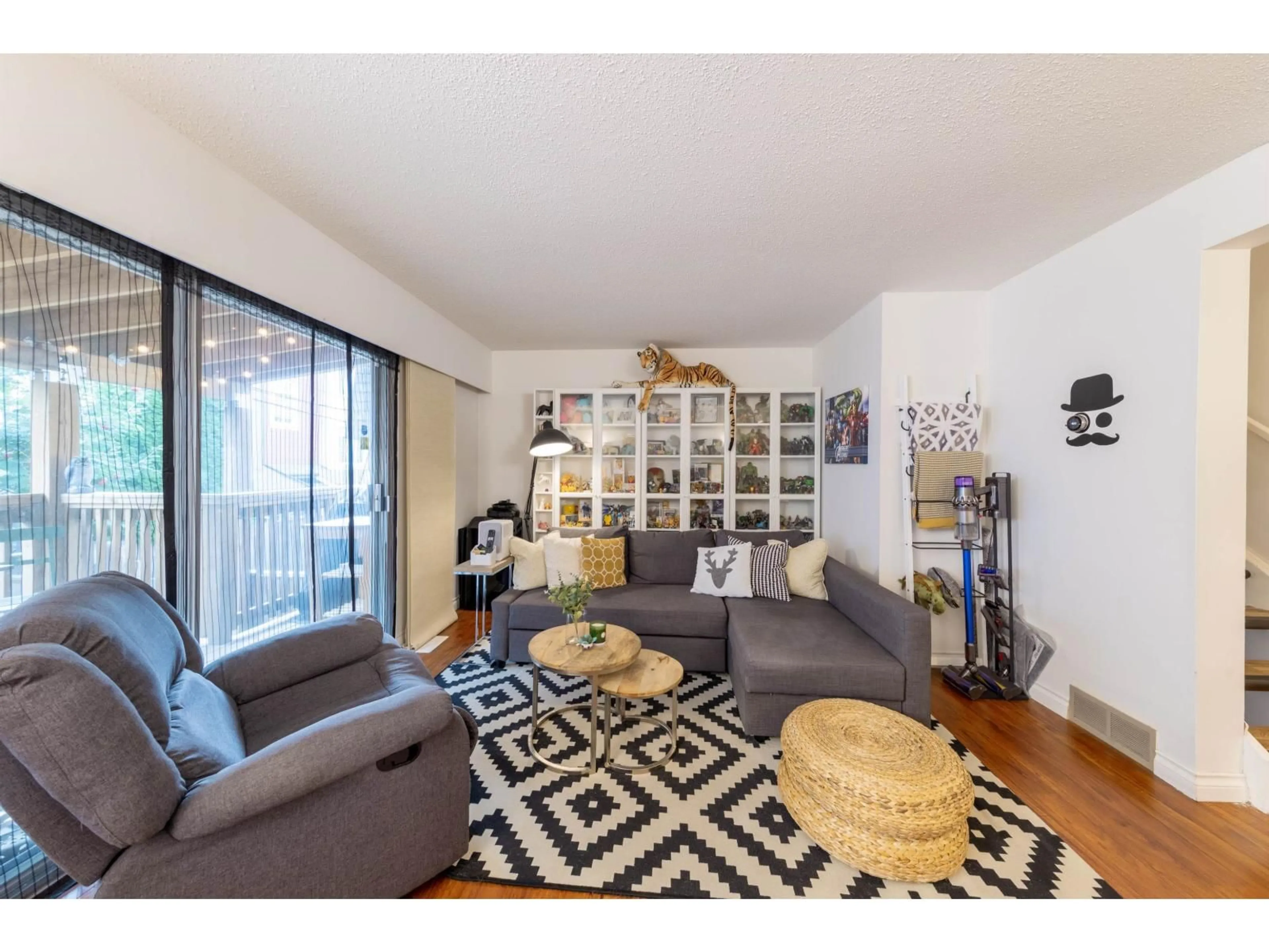 Living room with furniture, wood/laminate floor for 24 - 11735 89A, Delta British Columbia V4C3G8