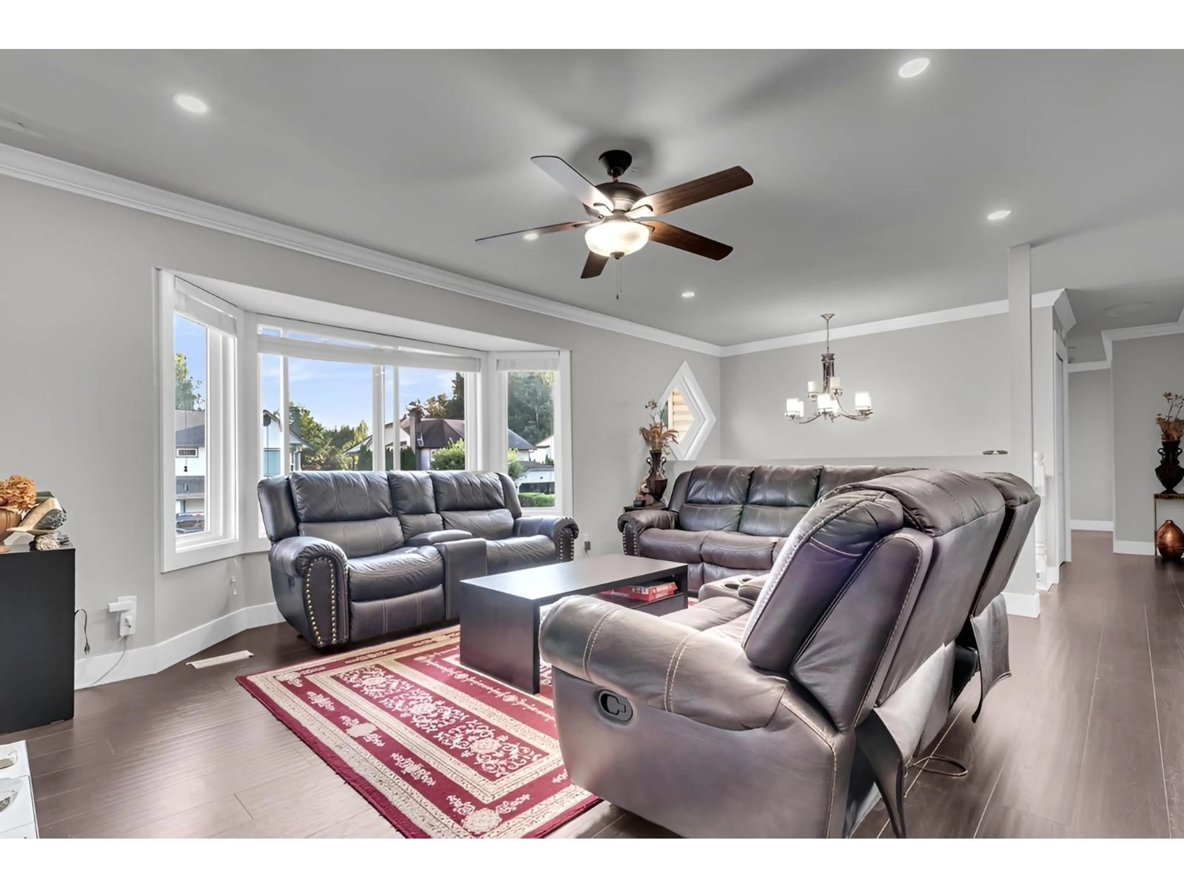 Living room with furniture, unknown for 31849 MAYNE, Abbotsford British Columbia V2T4W9