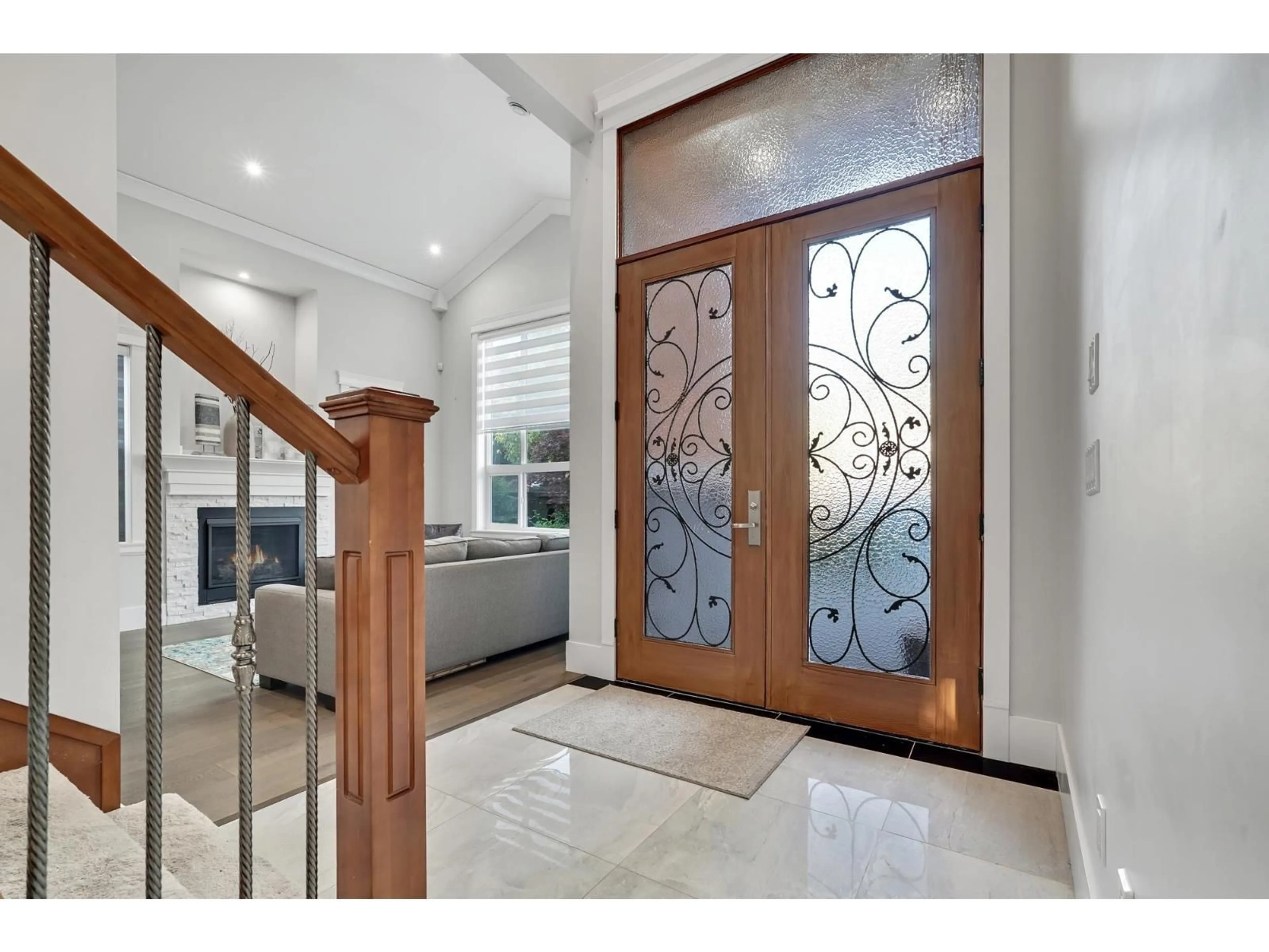 Indoor entryway for 2285 124, Surrey British Columbia V4A3M6