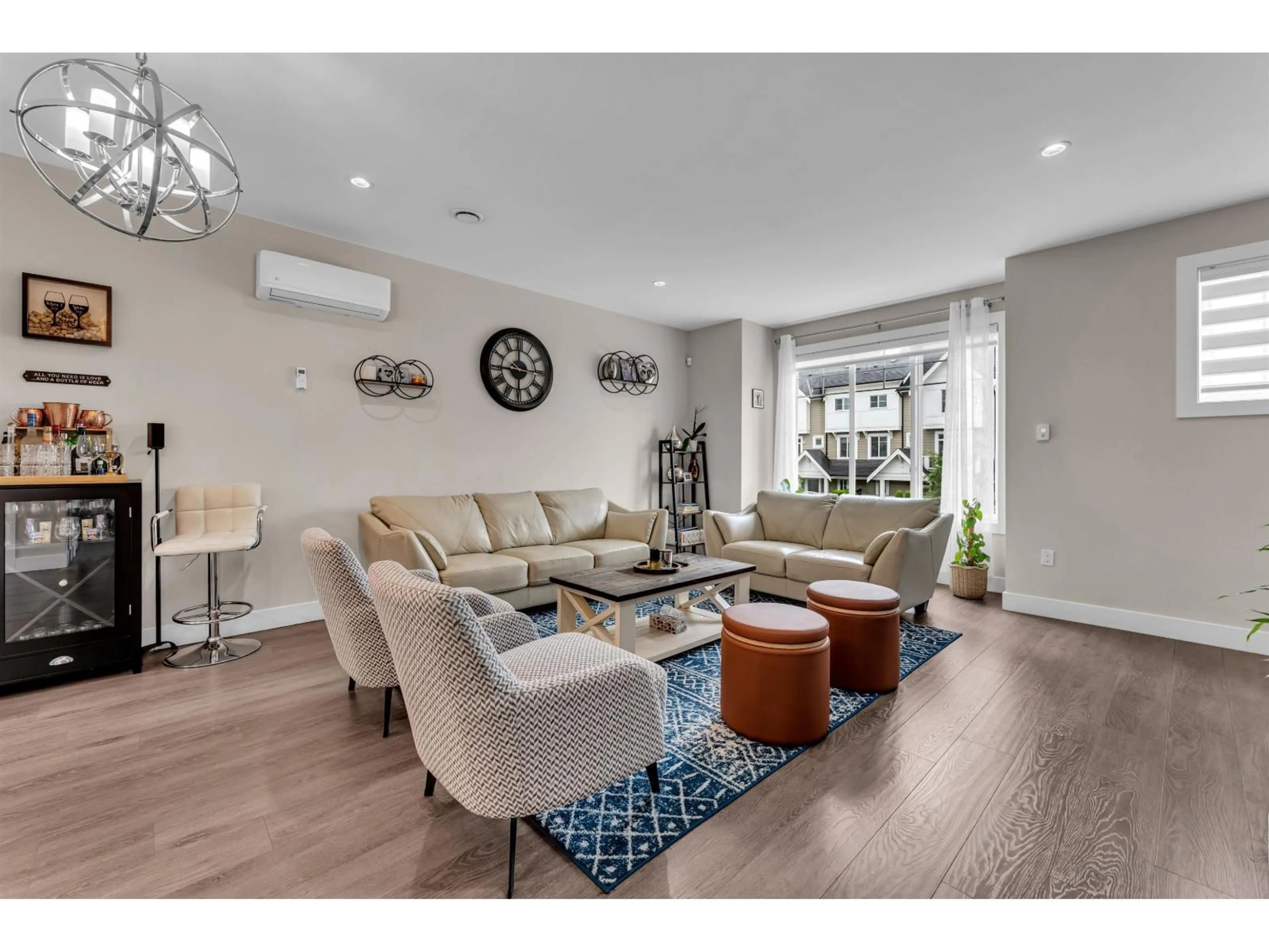 Living room with furniture, unknown for 25 - 19483 74, Surrey British Columbia V4N6V7