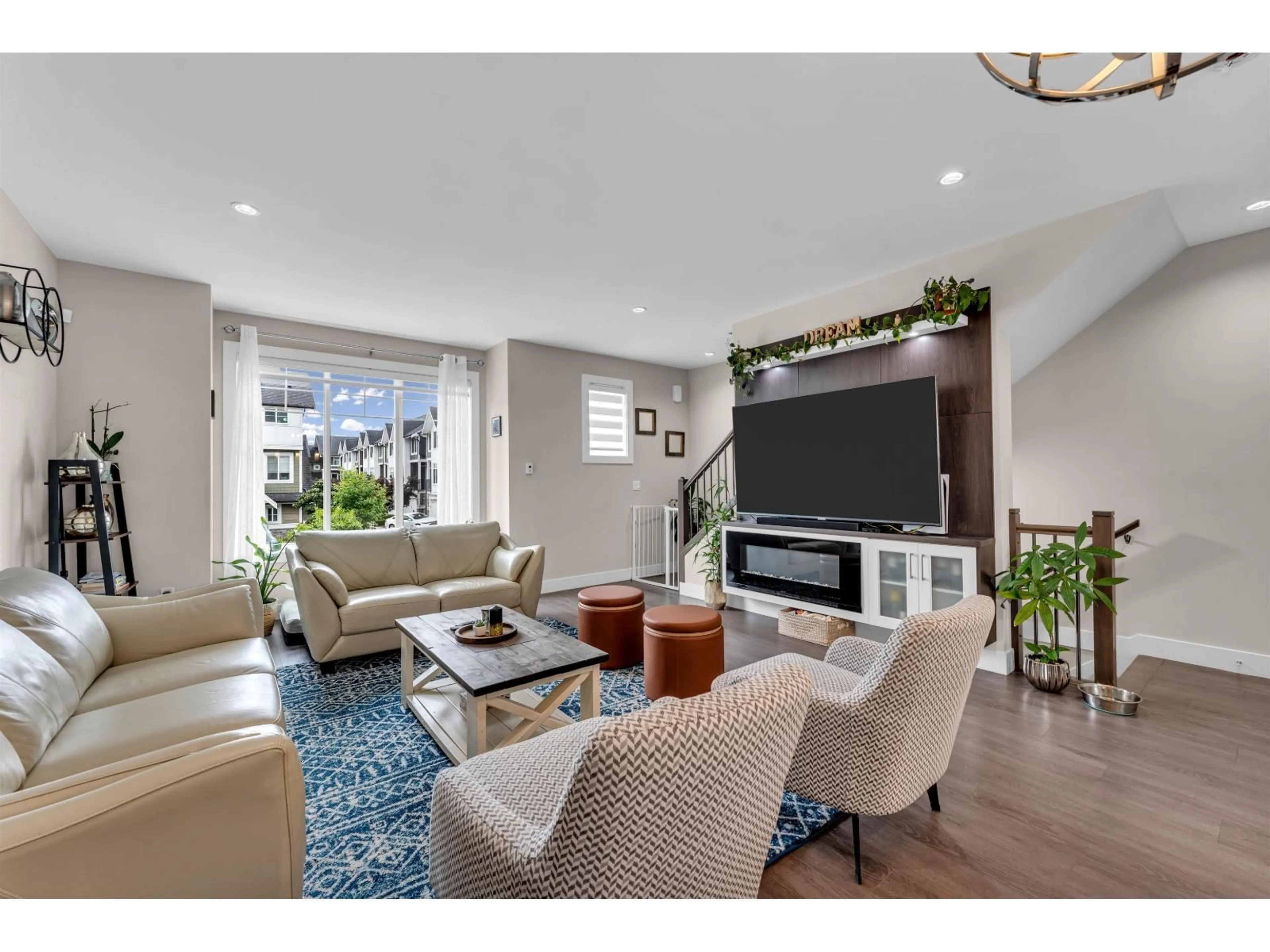 Living room with furniture, unknown for 25 - 19483 74, Surrey British Columbia V4N6V7