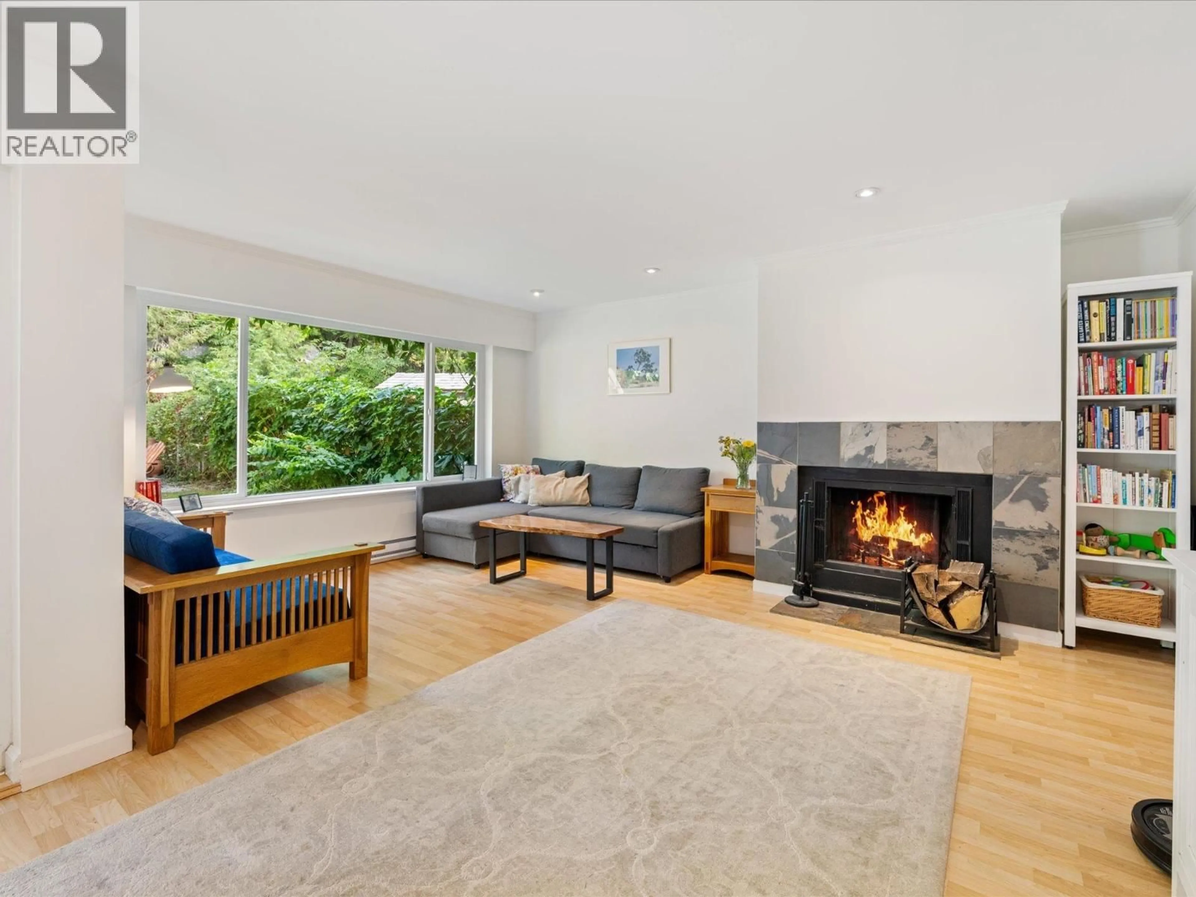 Living room with furniture, unknown for 40754 PEEBLES PLACE, Squamish British Columbia V0N1T0