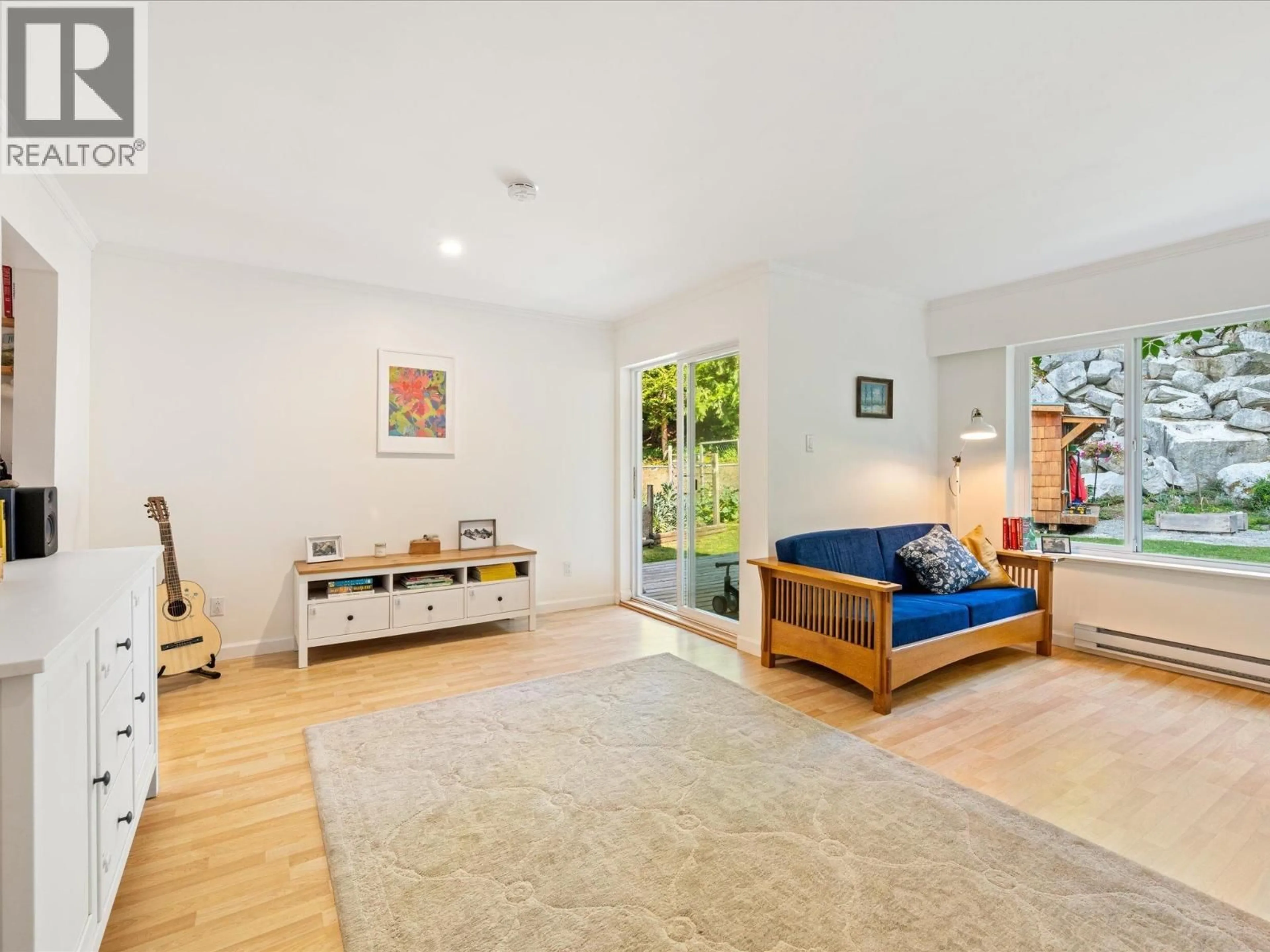 Living room with furniture, unknown for 40754 PEEBLES PLACE, Squamish British Columbia V0N1T0