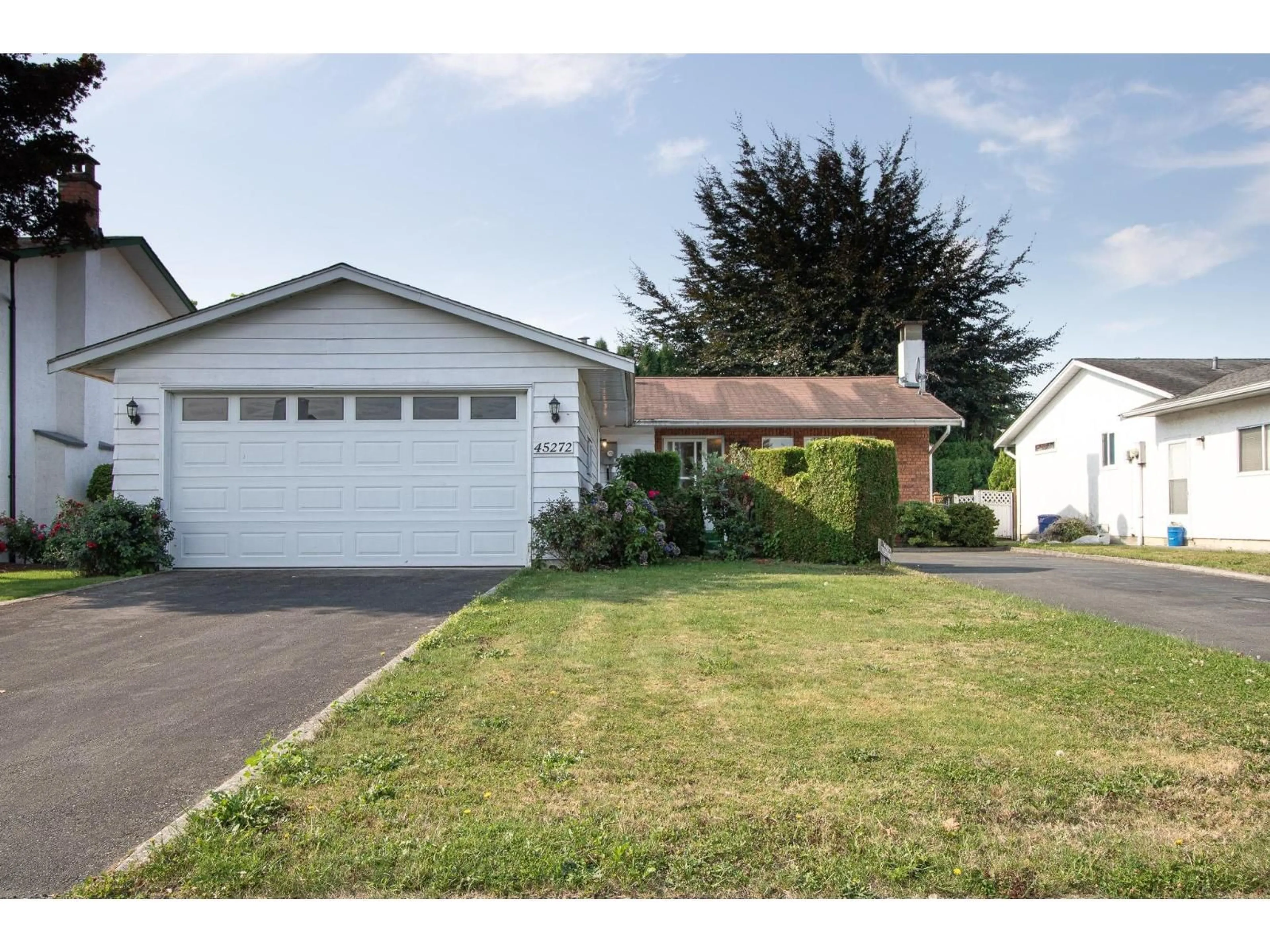 Home with vinyl exterior material, street for 45272 LENORA CRESCENT, Chilliwack British Columbia V2P7C4