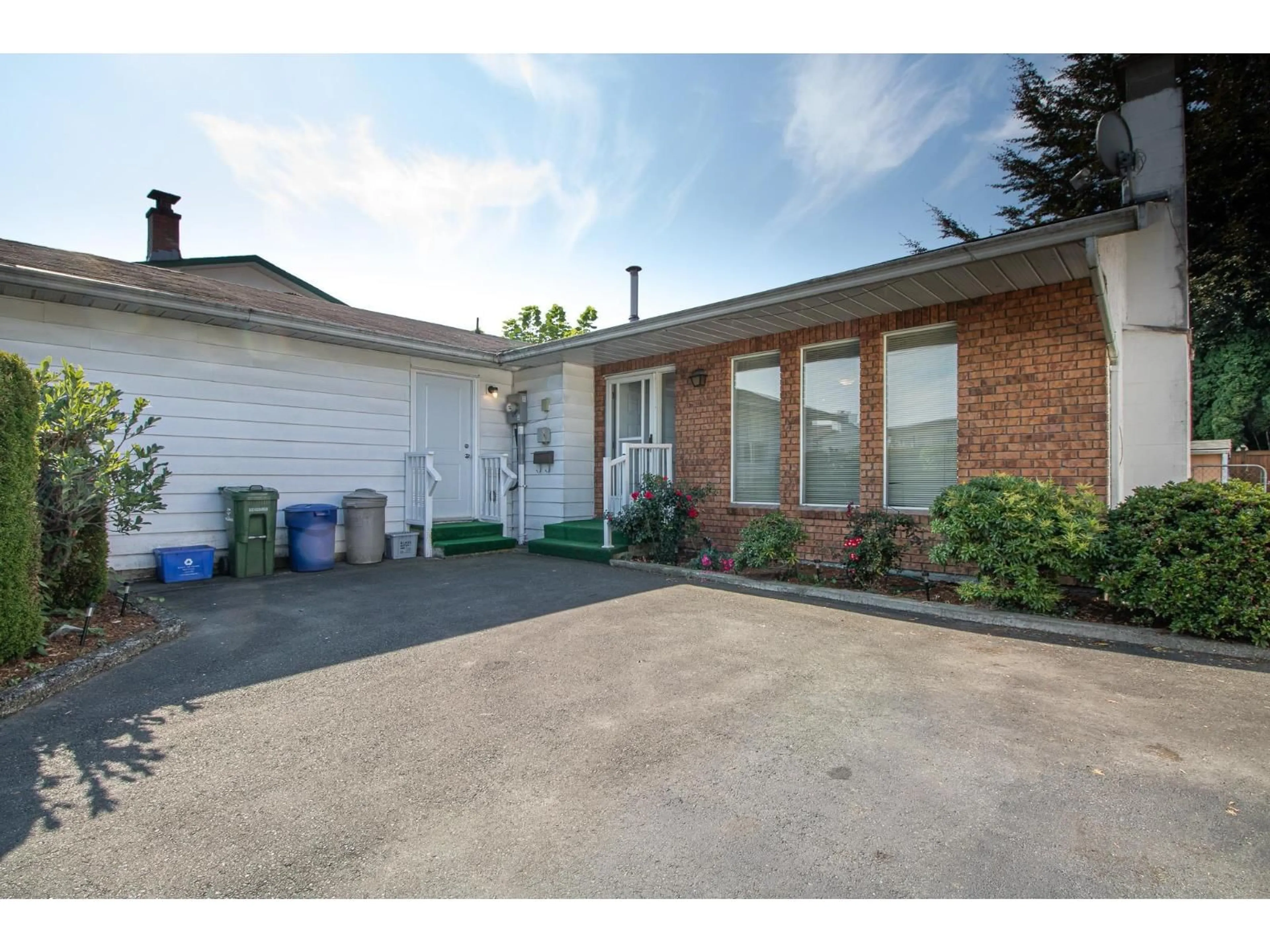 Unknown for 45272 LENORA CRESCENT, Chilliwack British Columbia V2P7C4