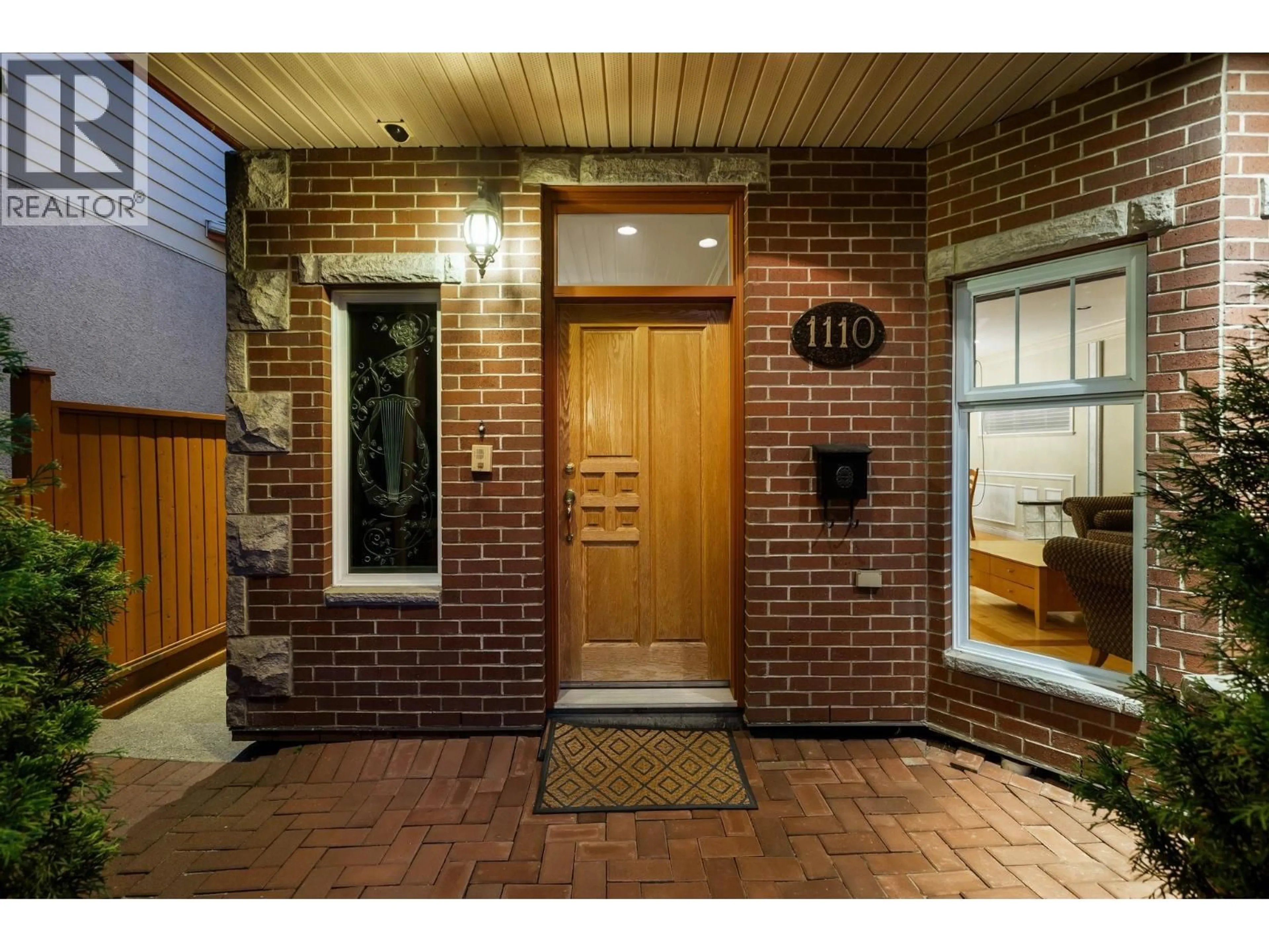 Indoor entryway for 1110 EIGHTH AVENUE, New Westminster British Columbia V3M2R6