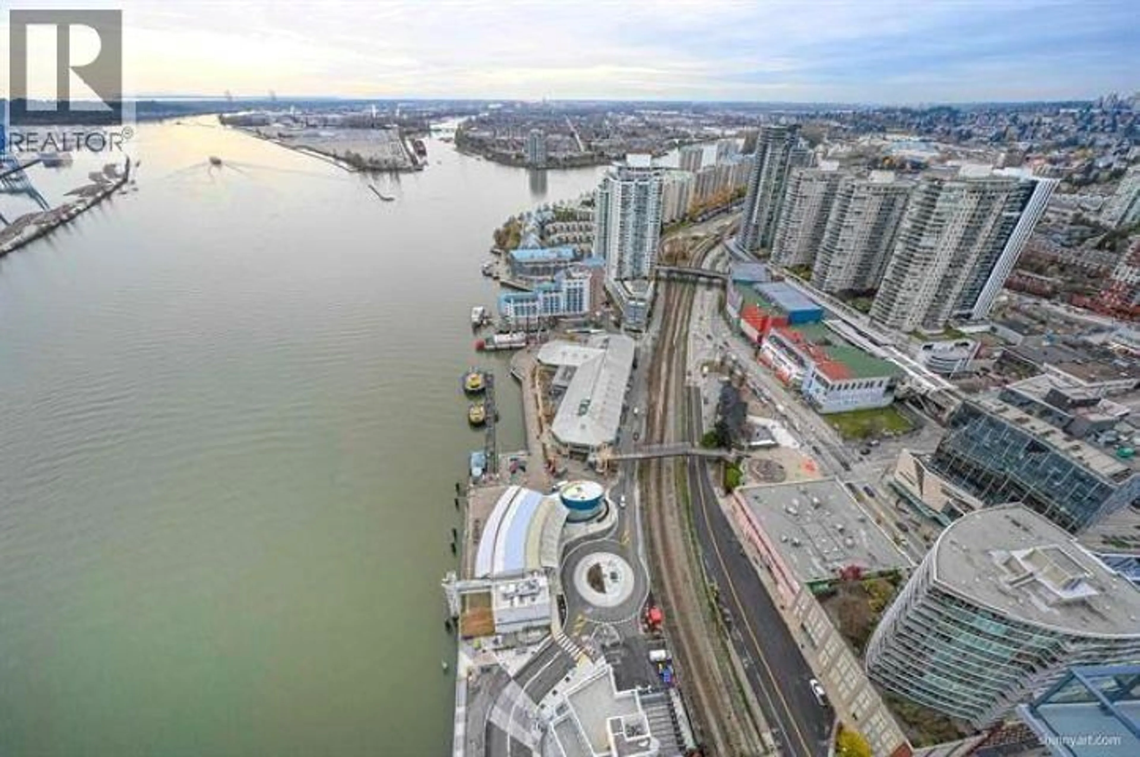 A pic from outside/outdoor area/front of a property/back of a property/a pic from drone, water/lake/river/ocean view for 4101 - 680 QUAYSIDE DRIVE, New Westminster British Columbia V3M0P2