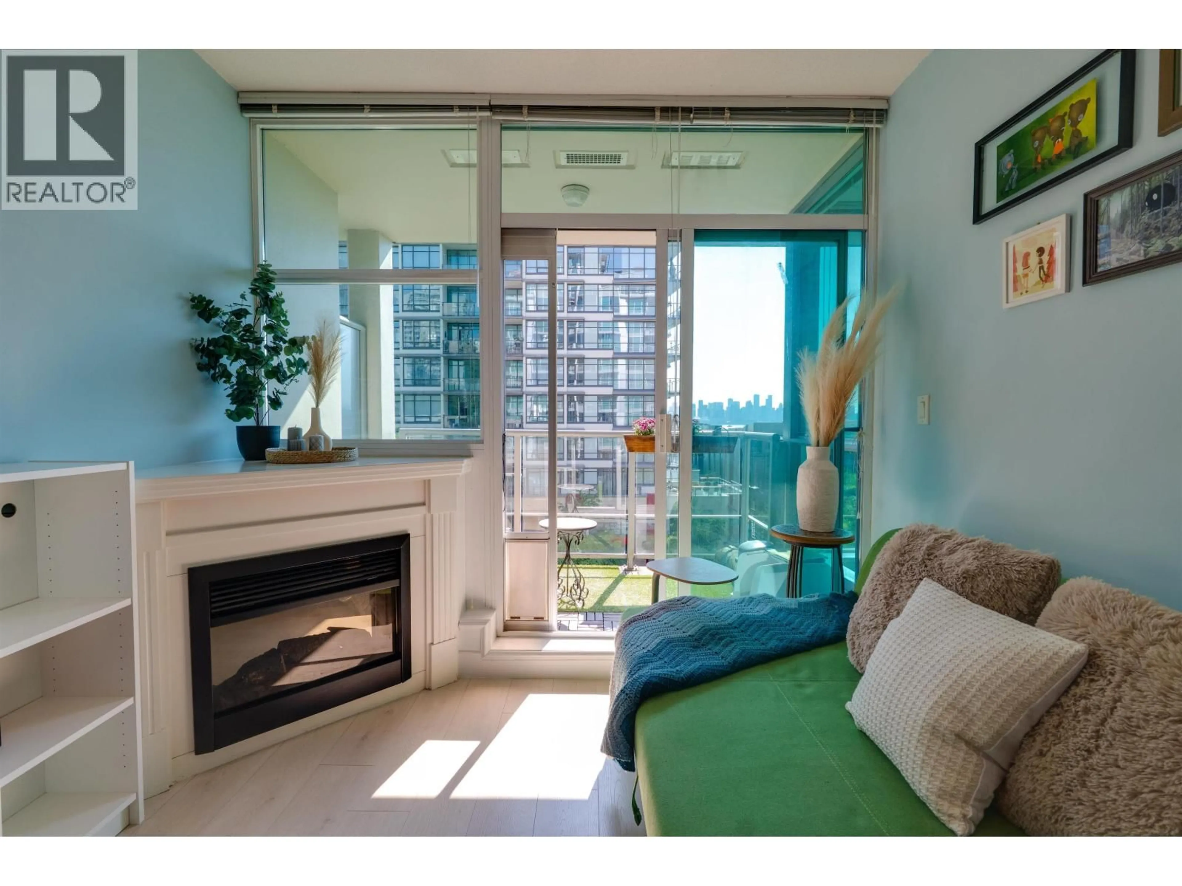 Living room with furniture, unknown for 508 - 168 ESPLANADE, North Vancouver British Columbia V7L4X8