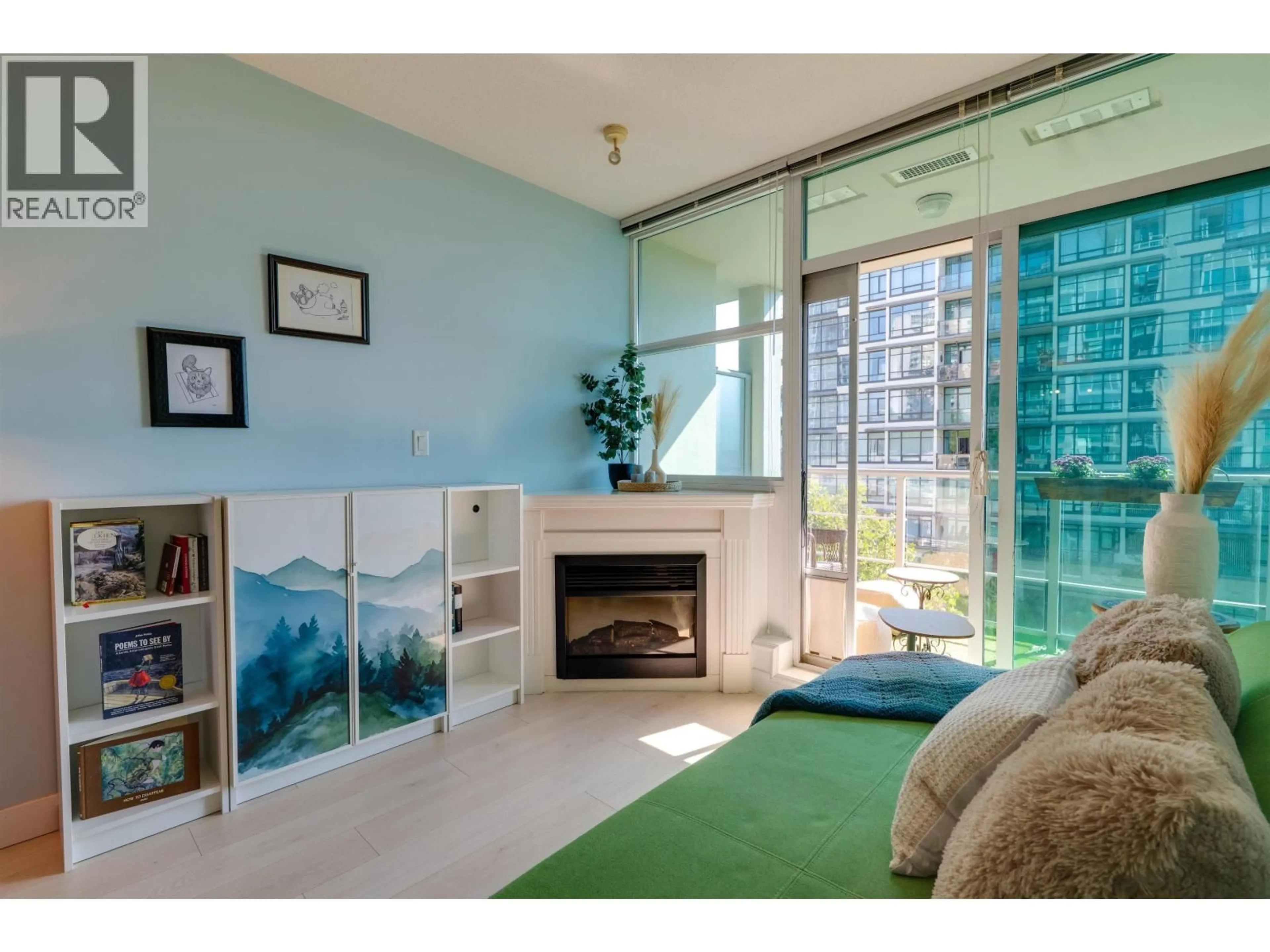 Living room with furniture, unknown for 508 - 168 ESPLANADE, North Vancouver British Columbia V7L4X8
