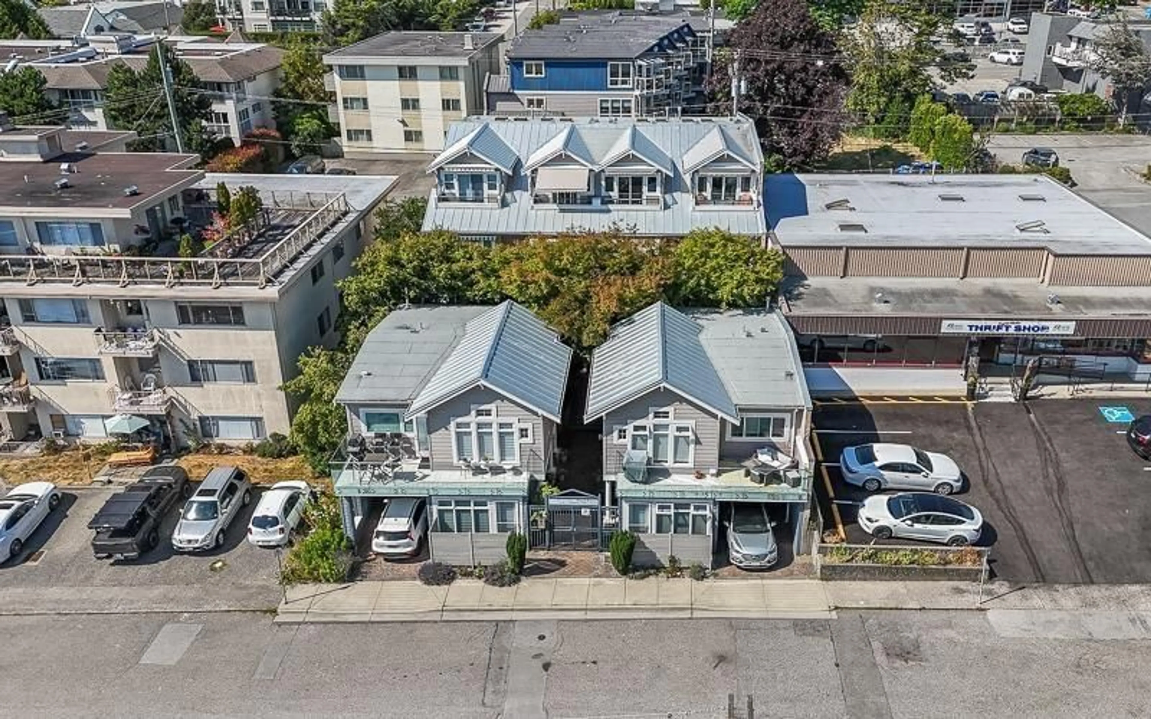 A pic from outside/outdoor area/front of a property/back of a property/a pic from drone, street for 7 - 15161 PROSPECT, White Rock British Columbia V4B2B8