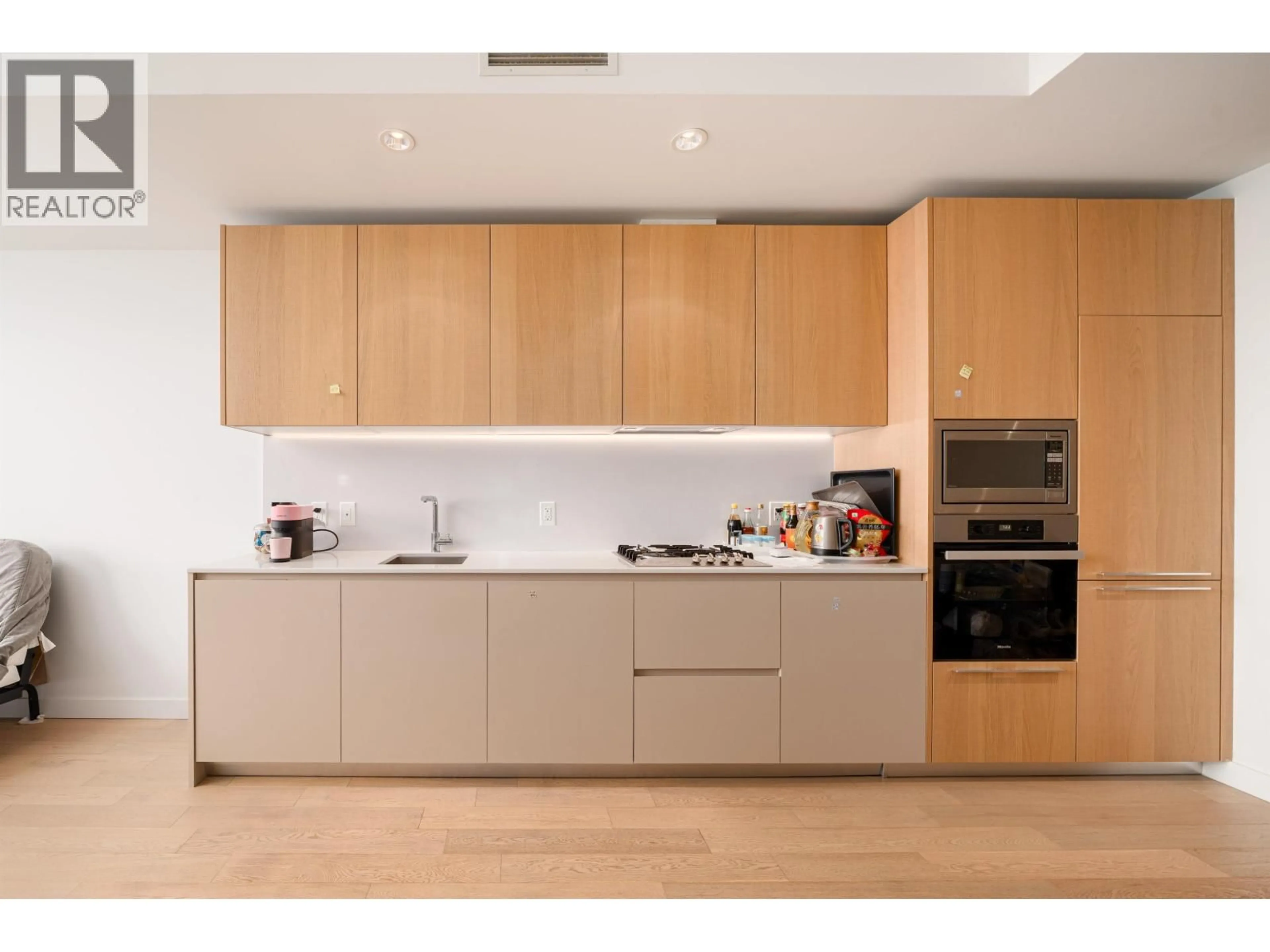 Standard kitchen, wood/laminate floor for 1008 - 6688 PEARSON WAY, Richmond British Columbia V7C0E5