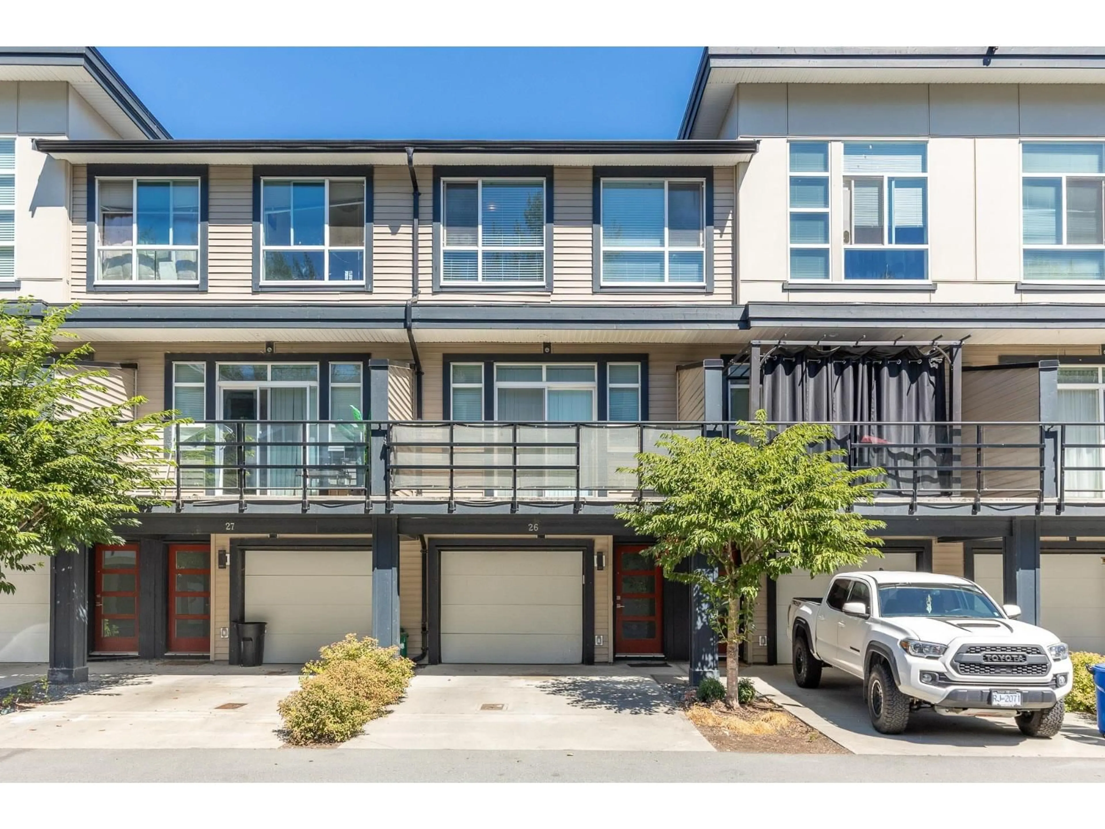 Home with vinyl exterior material, street for 26 - 8413 MIDTOWN WAY, Chilliwack British Columbia V2P0G7