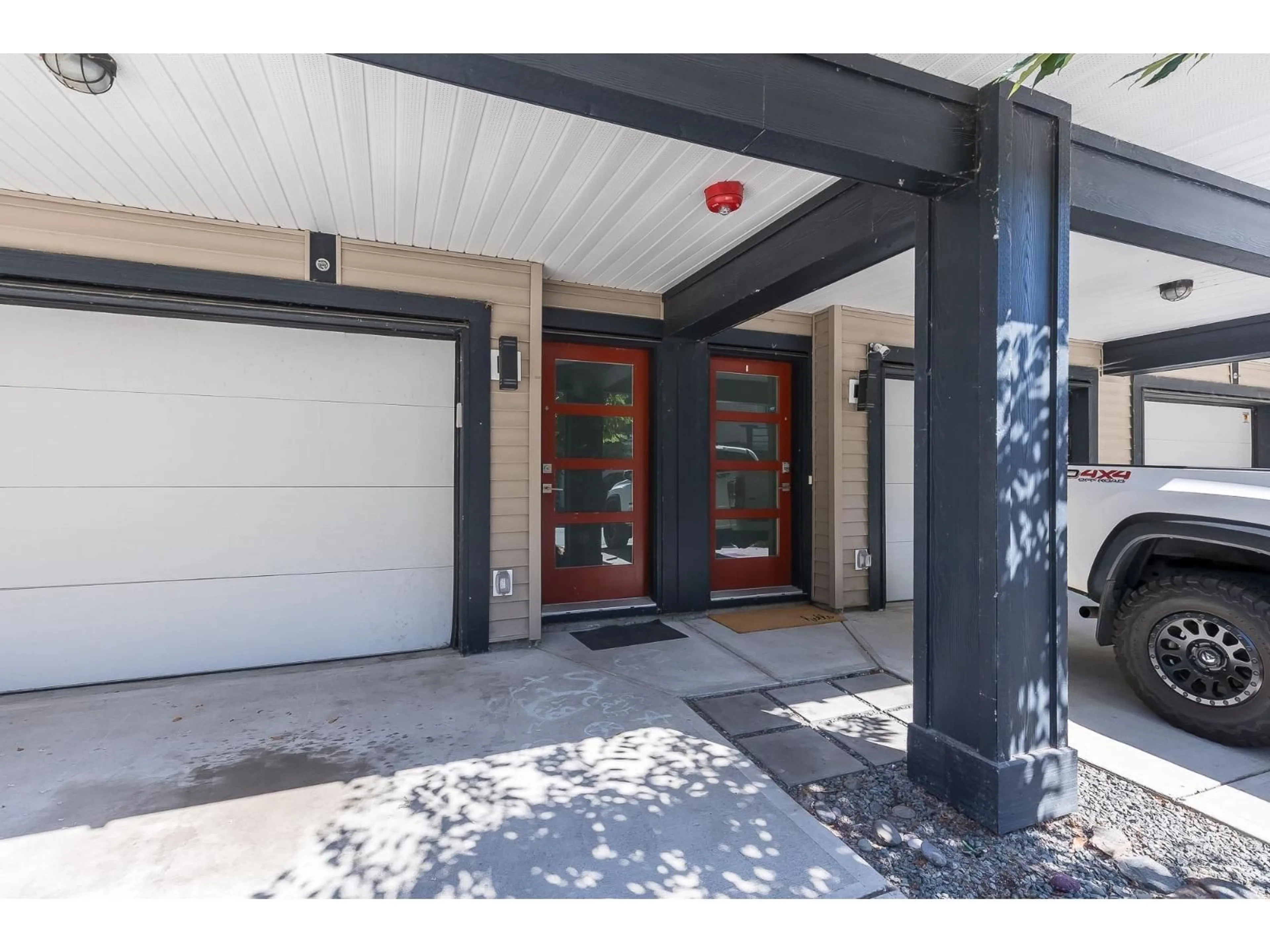Indoor entryway for 26 - 8413 MIDTOWN WAY, Chilliwack British Columbia V2P0G7
